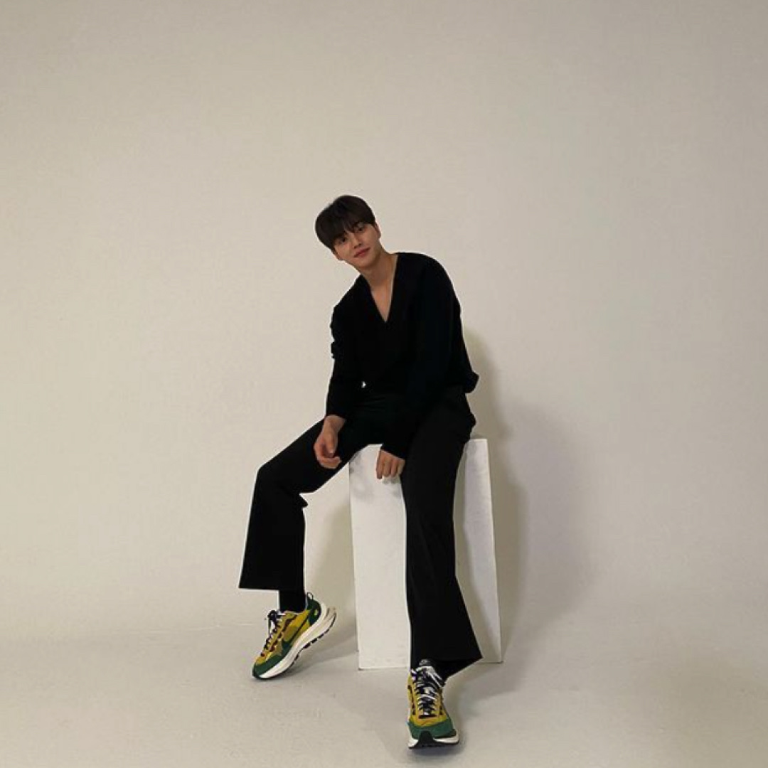 Nike x Sacai VaporWaffle Tour Yellow & Gorge Green Sail 착용 스타일 - 2