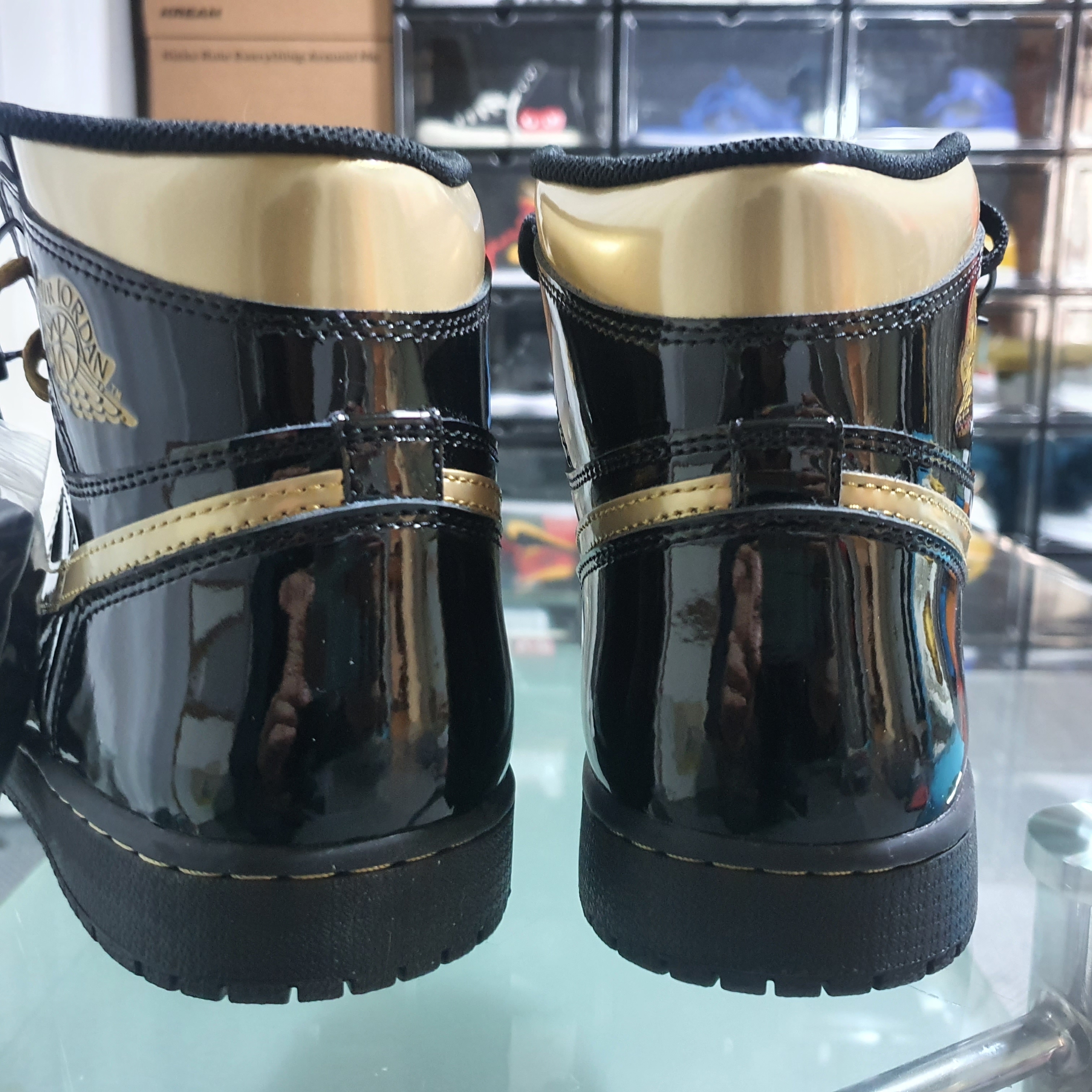 Jordan 1 Retro High OG Metallic Gold 착용 스타일 - 5