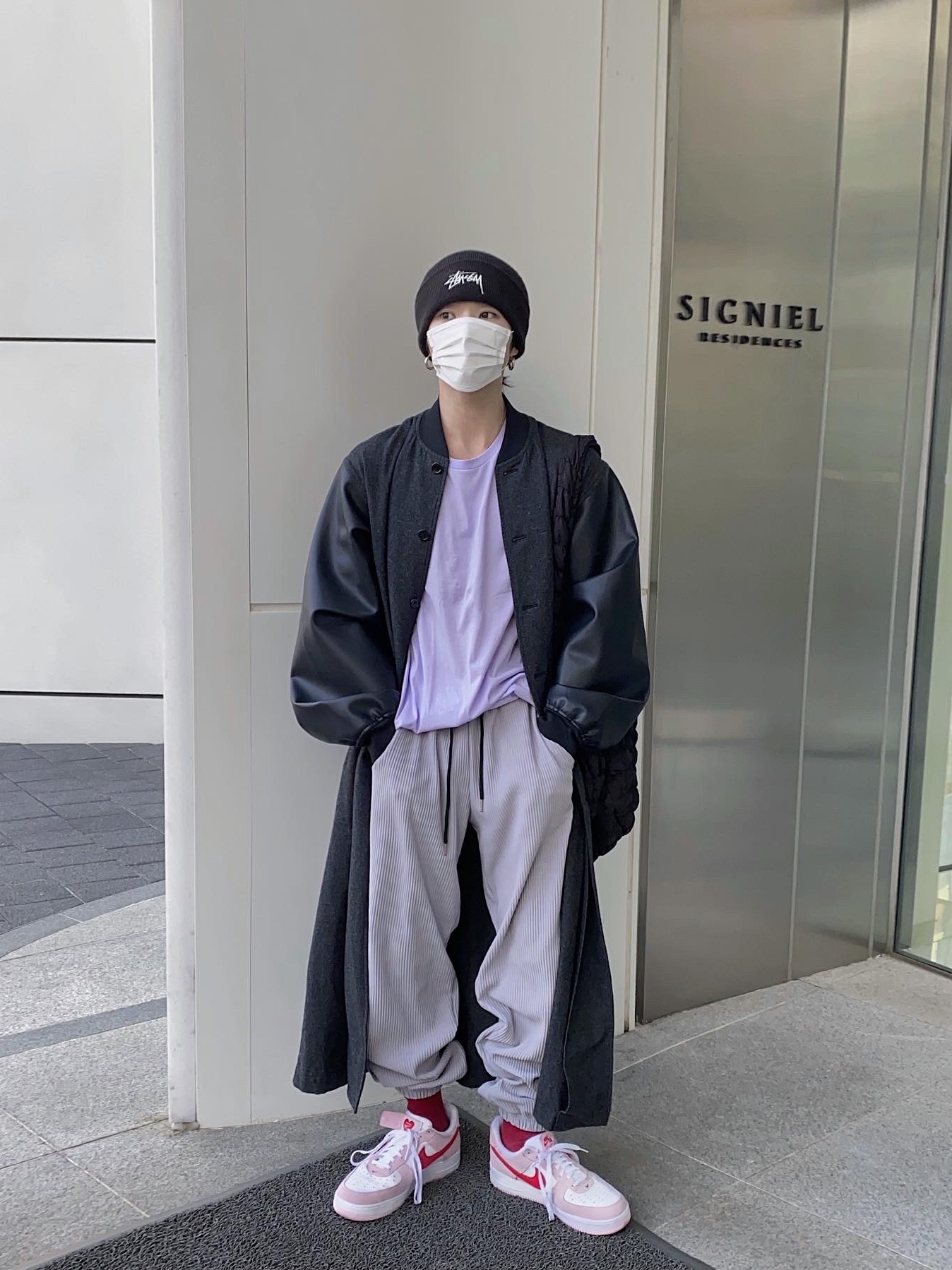 Nike x Stussy Cuff Beanie Black, Nike Air Force 1 '07 QS Valentine's Day 착용 스타일 - 1