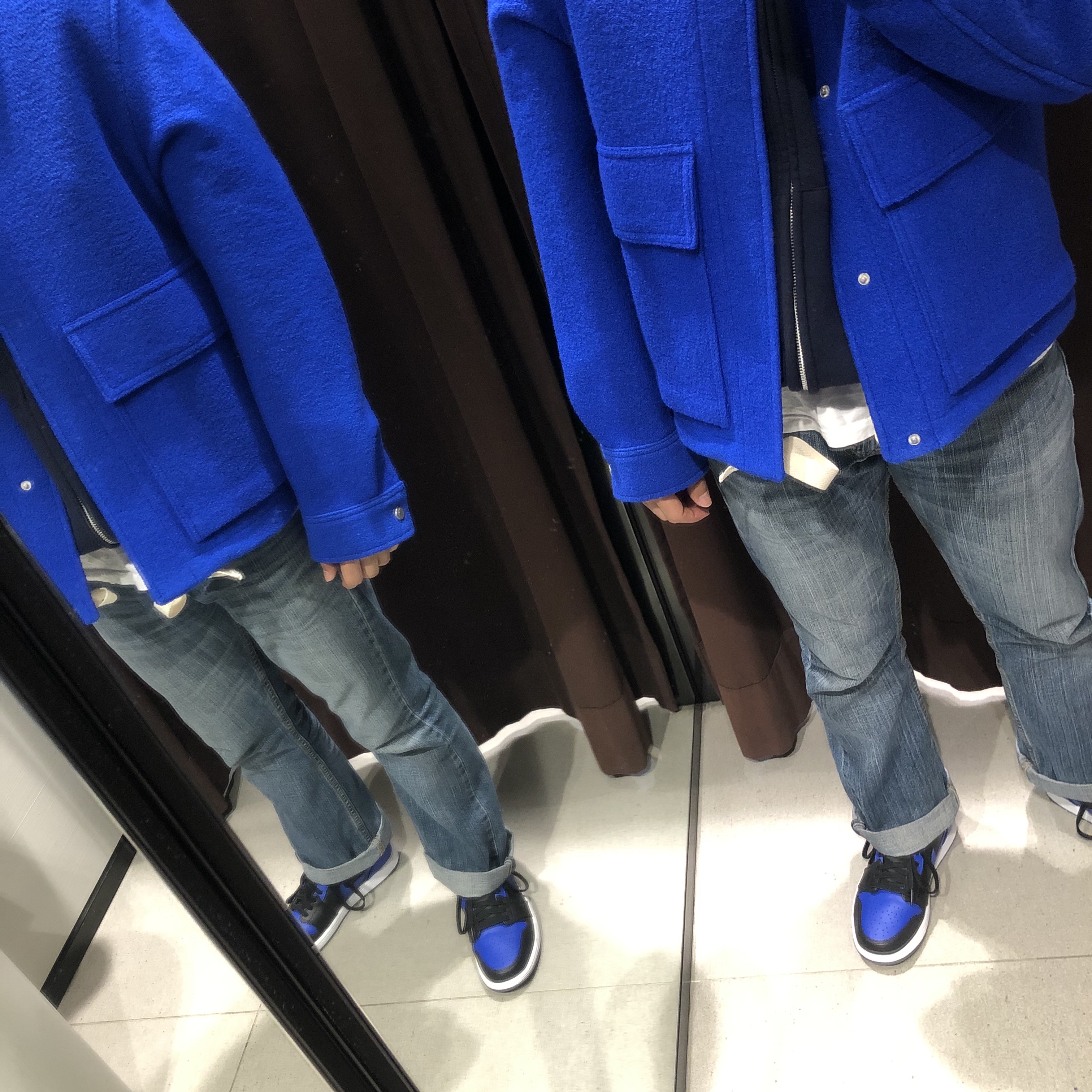 Jordan 1 Mid Black Hyper Royal 착용 스타일