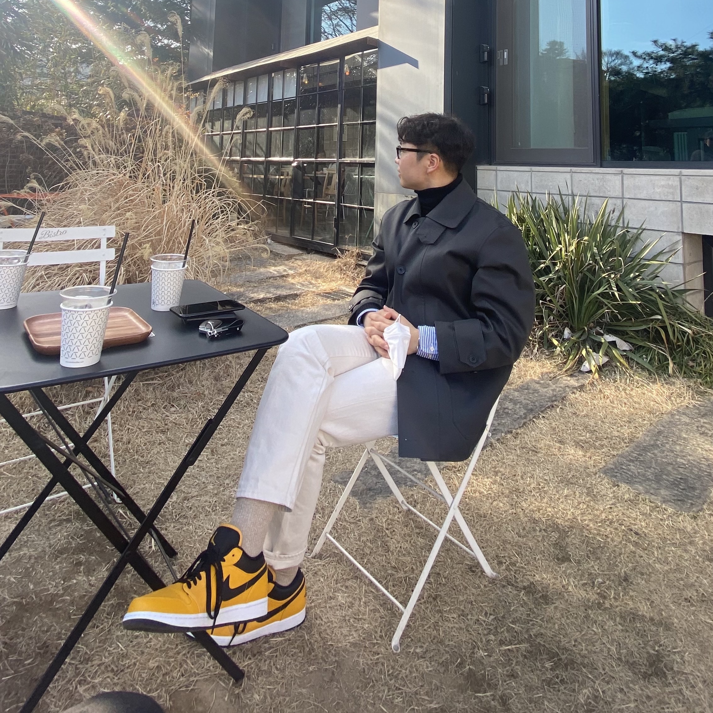 Jordan 1 Low University Gold Black 착용 스타일 - 1