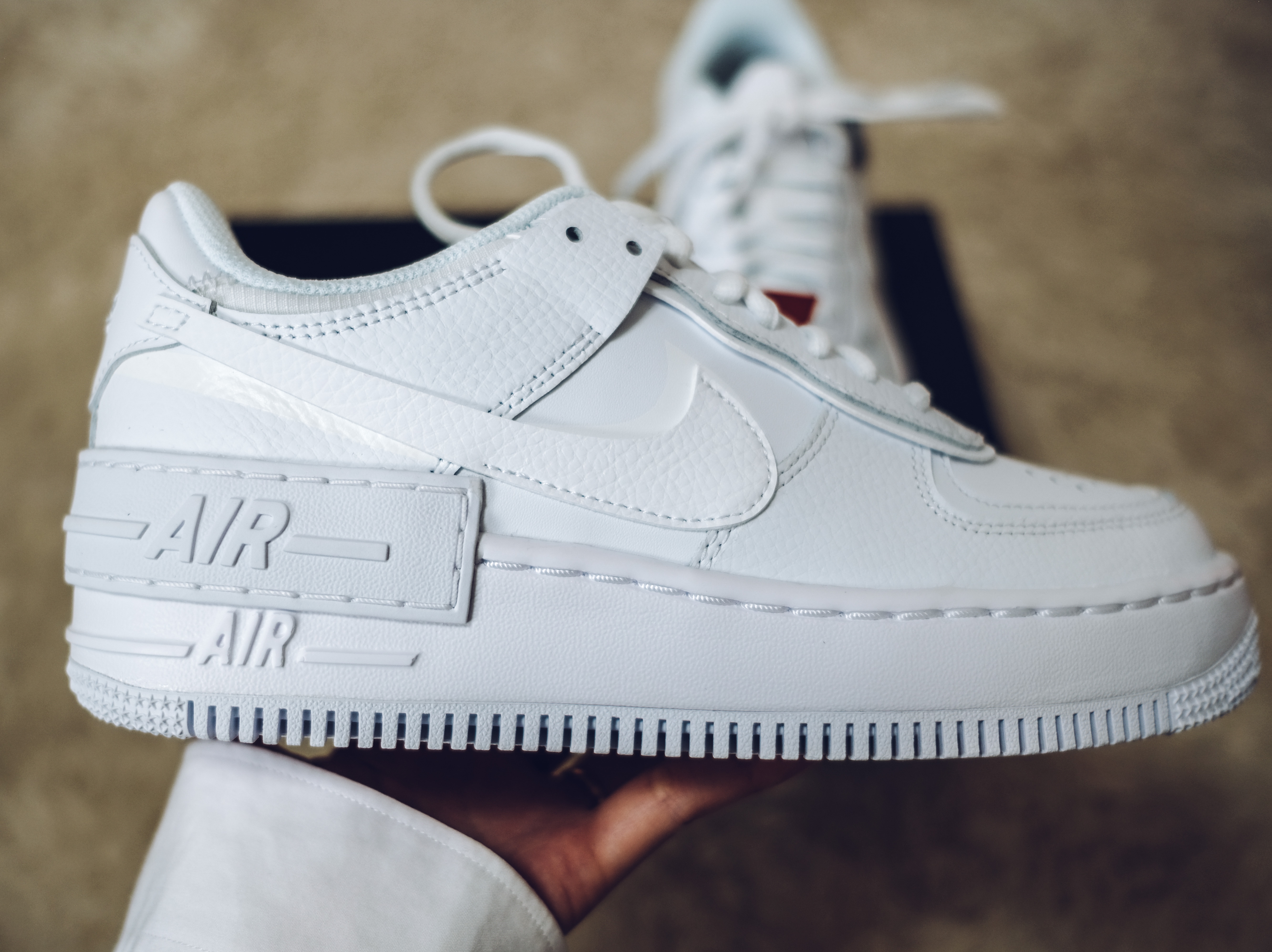 (W) Nike Air Force 1 Shadow Triple White 착용 스타일 - 1