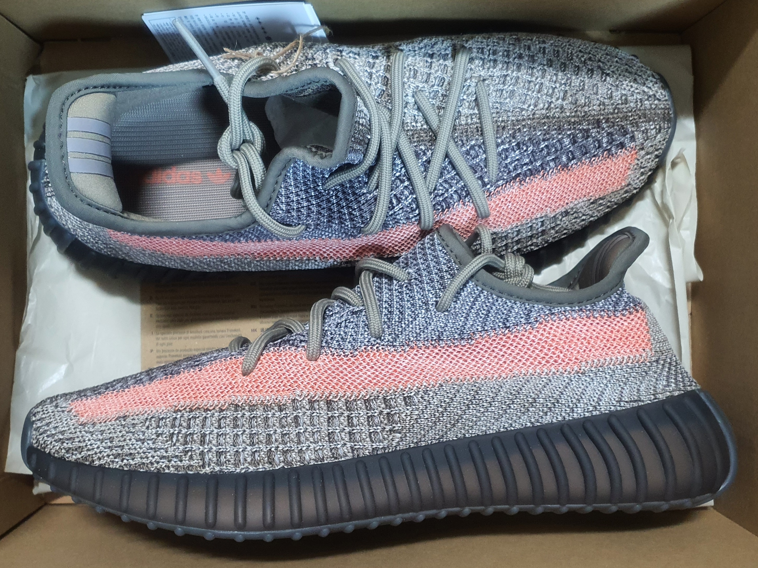 Adidas Yeezy Boost 350 V2 Ash Stone 착용 스타일
