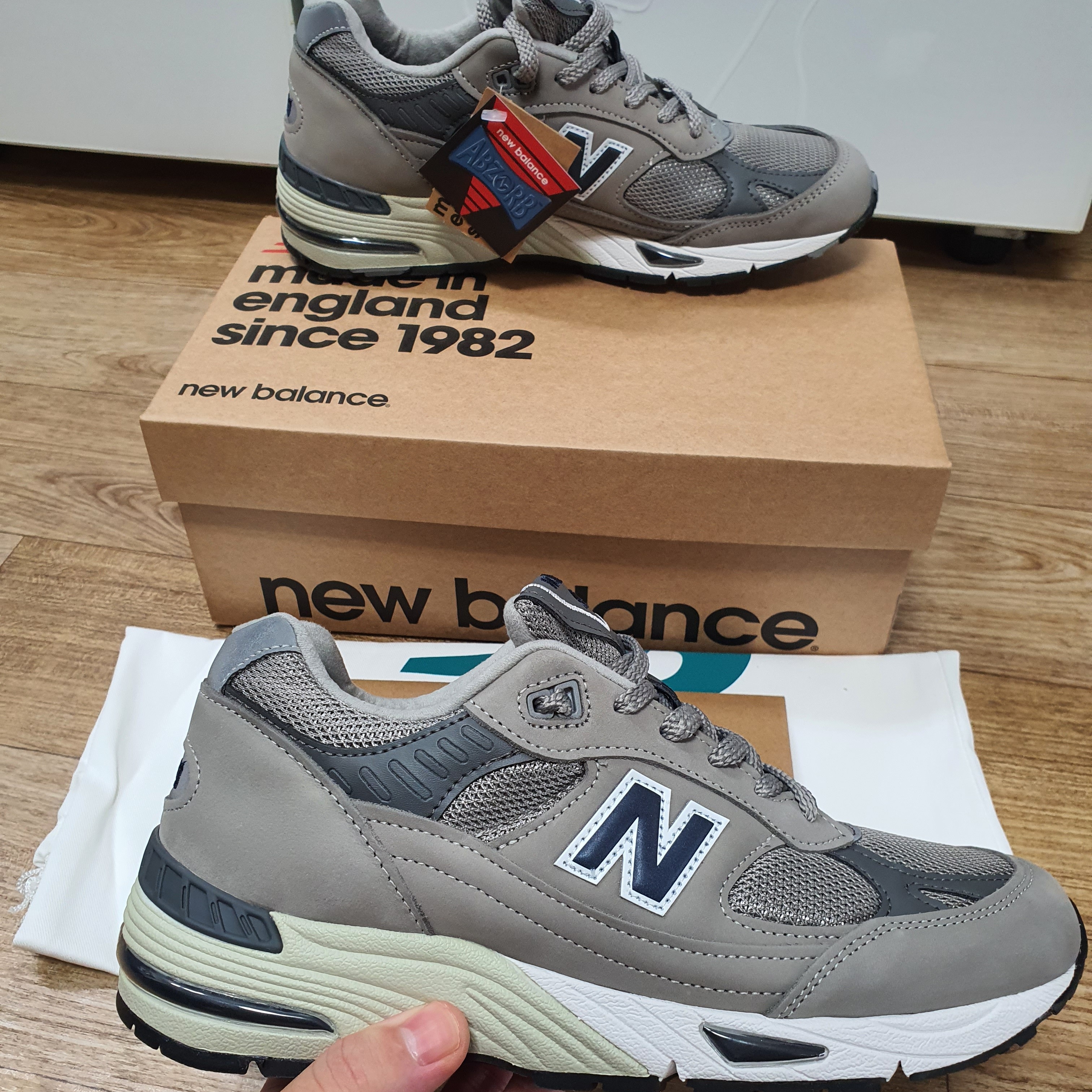New Balance 991 Made in UK 20th Anniversary Grey 착용 스타일 - 2