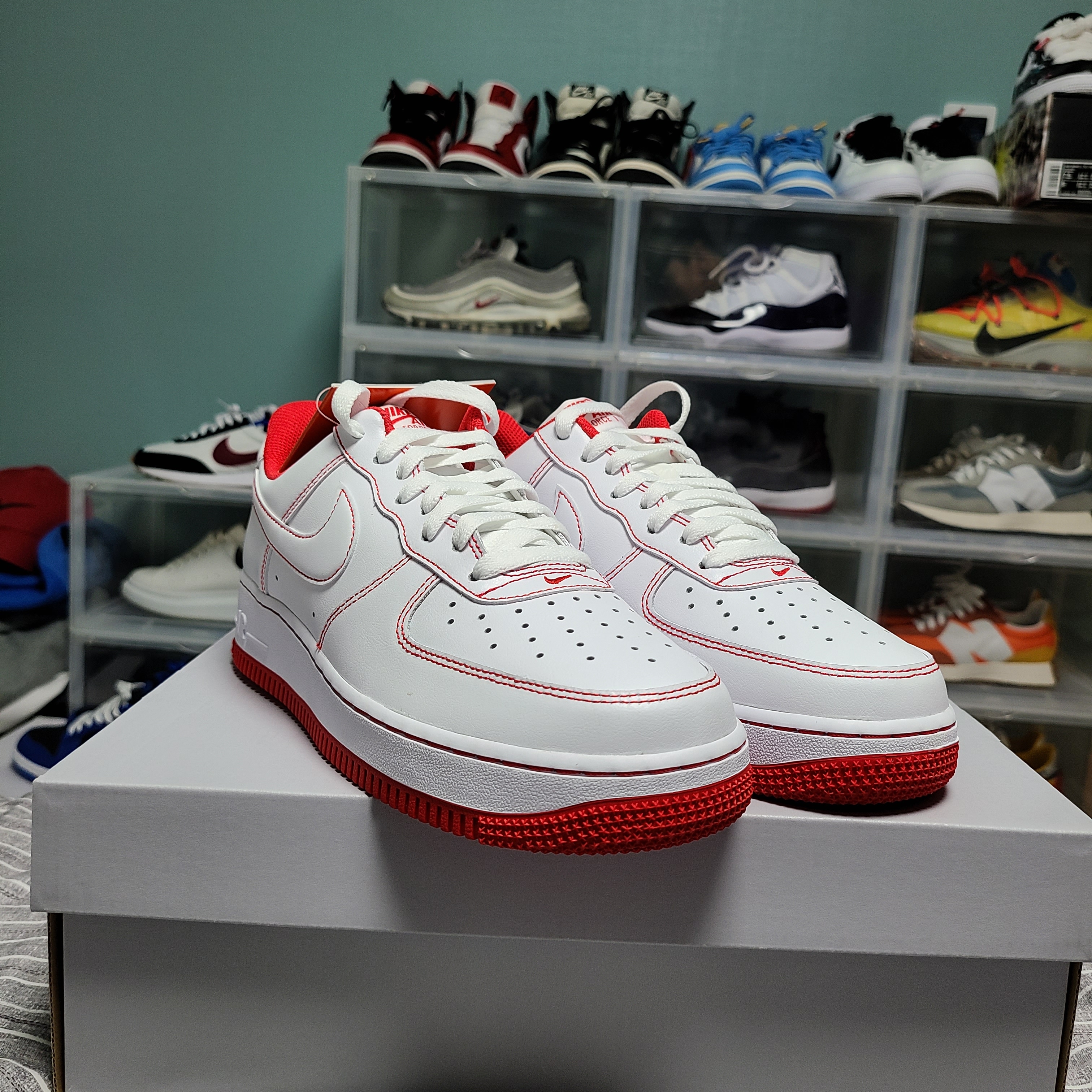Nike Air Force 1 '07 Stitch Radiant Red 착용 스타일