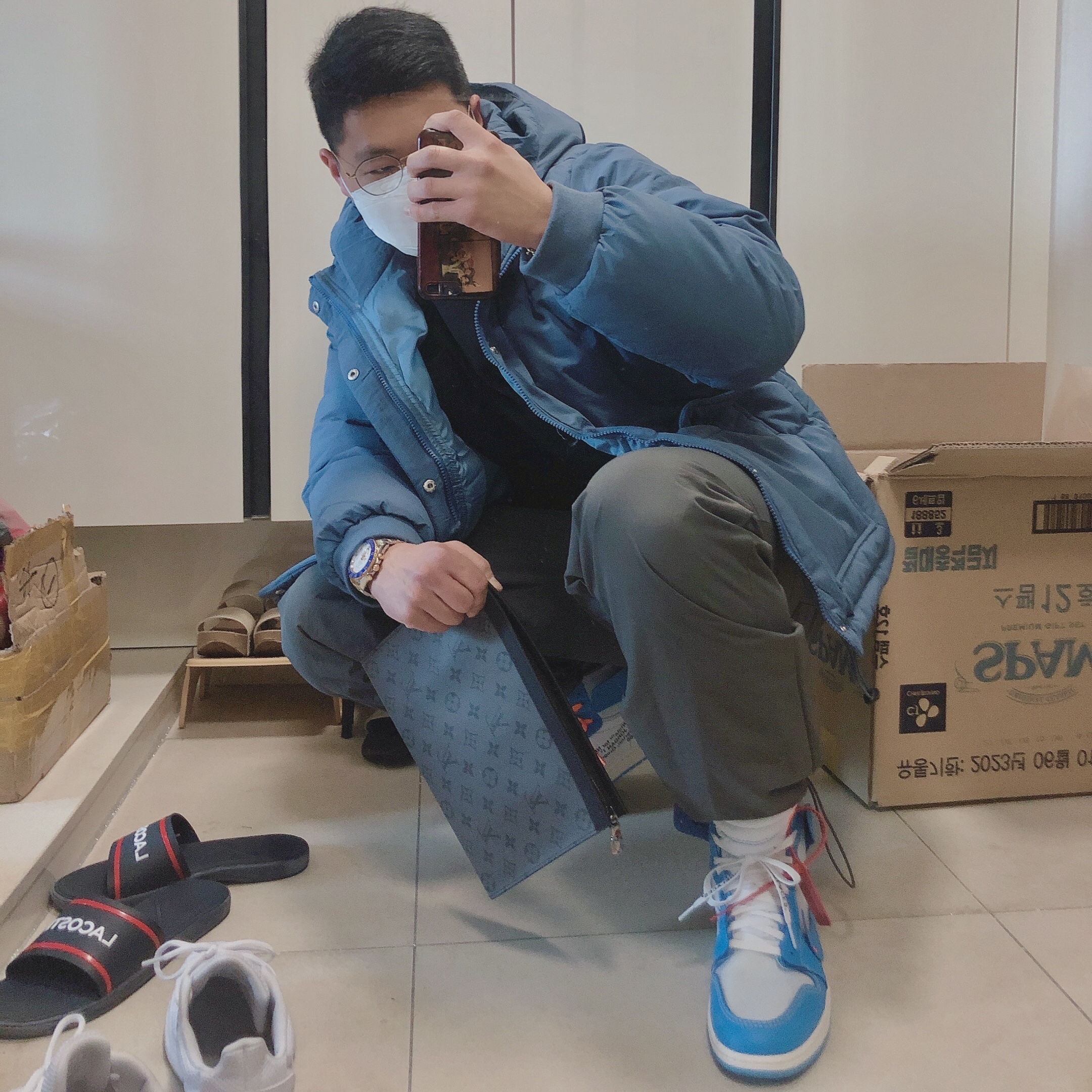 Jordan 1 x Off-White Retro High University Blue 착용 스타일