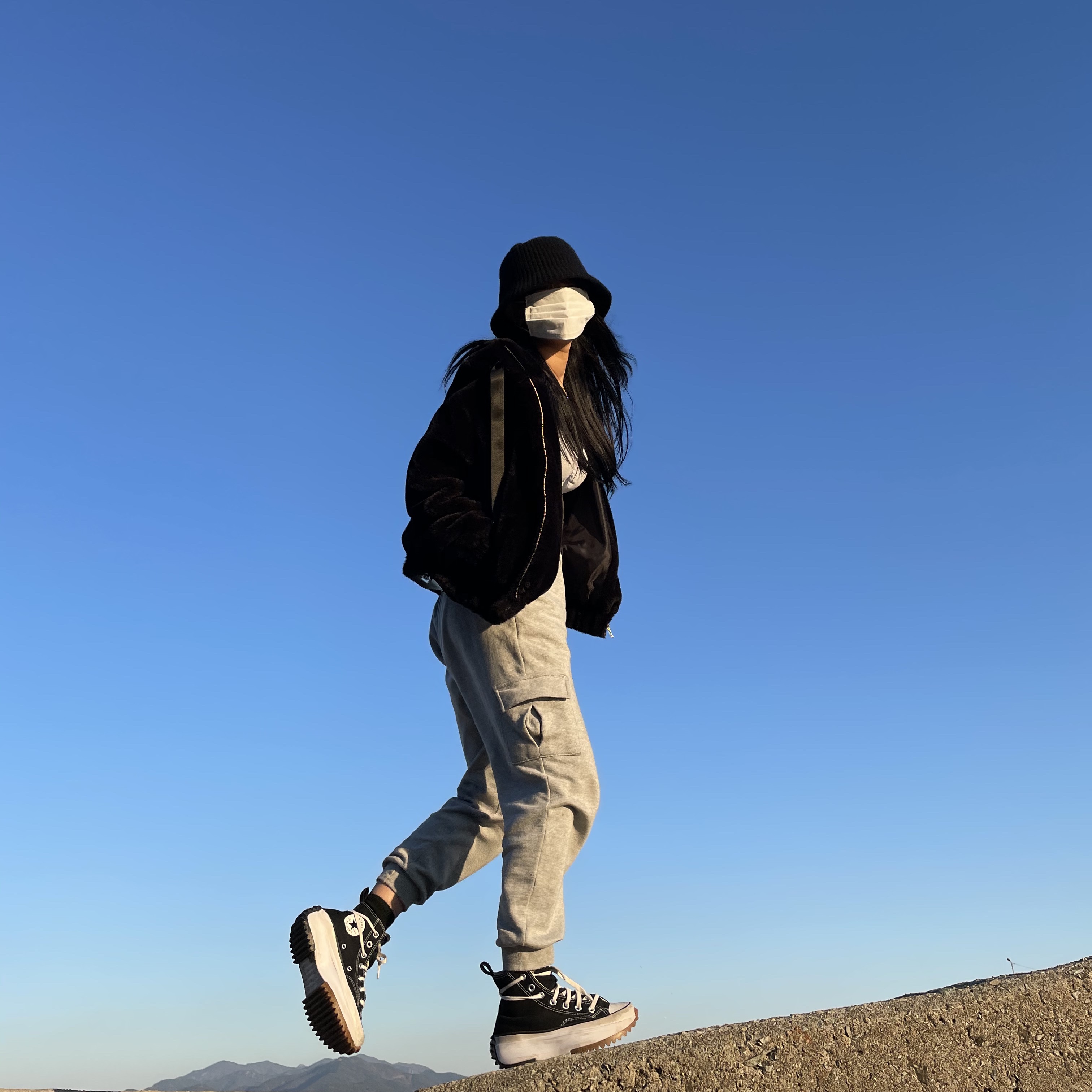 Converse Run Star Hike Hi Black White Gum 착용 스타일