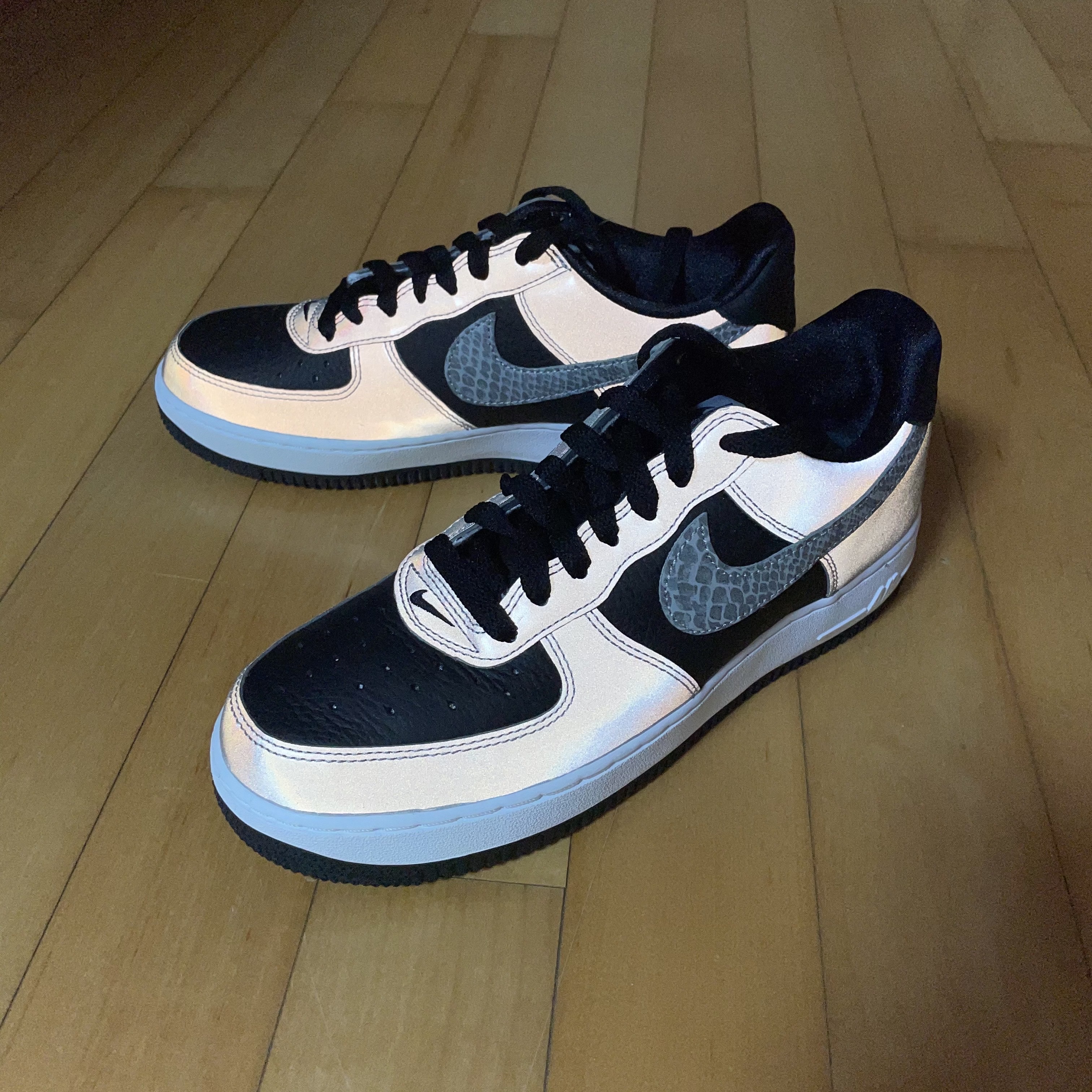 Nike Air Force 1 B Silver Snake 착용 스타일 - 1