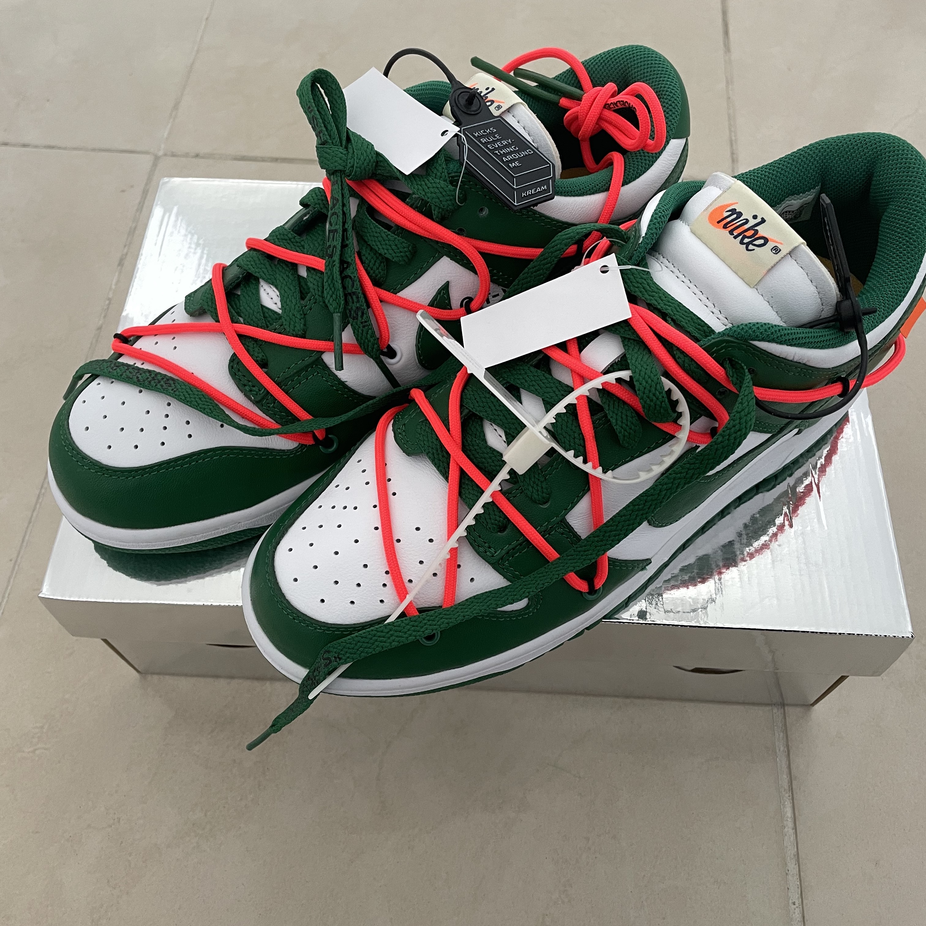 Nike x Off-White Dunk Low Pine Green 착용 스타일 - 1