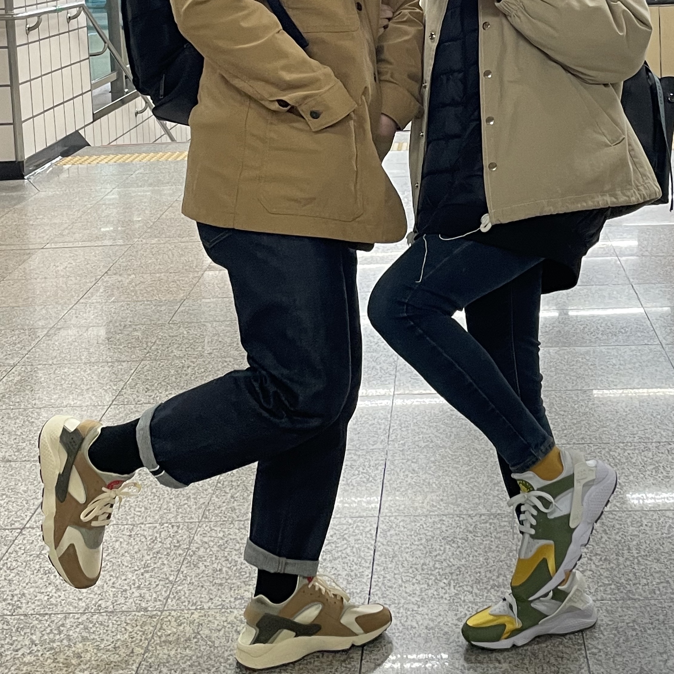 Nike x Stussy Air Huarache LE Desert Oak, Nike x Stussy Air Huarache LE Dark Olive 착용 스타일