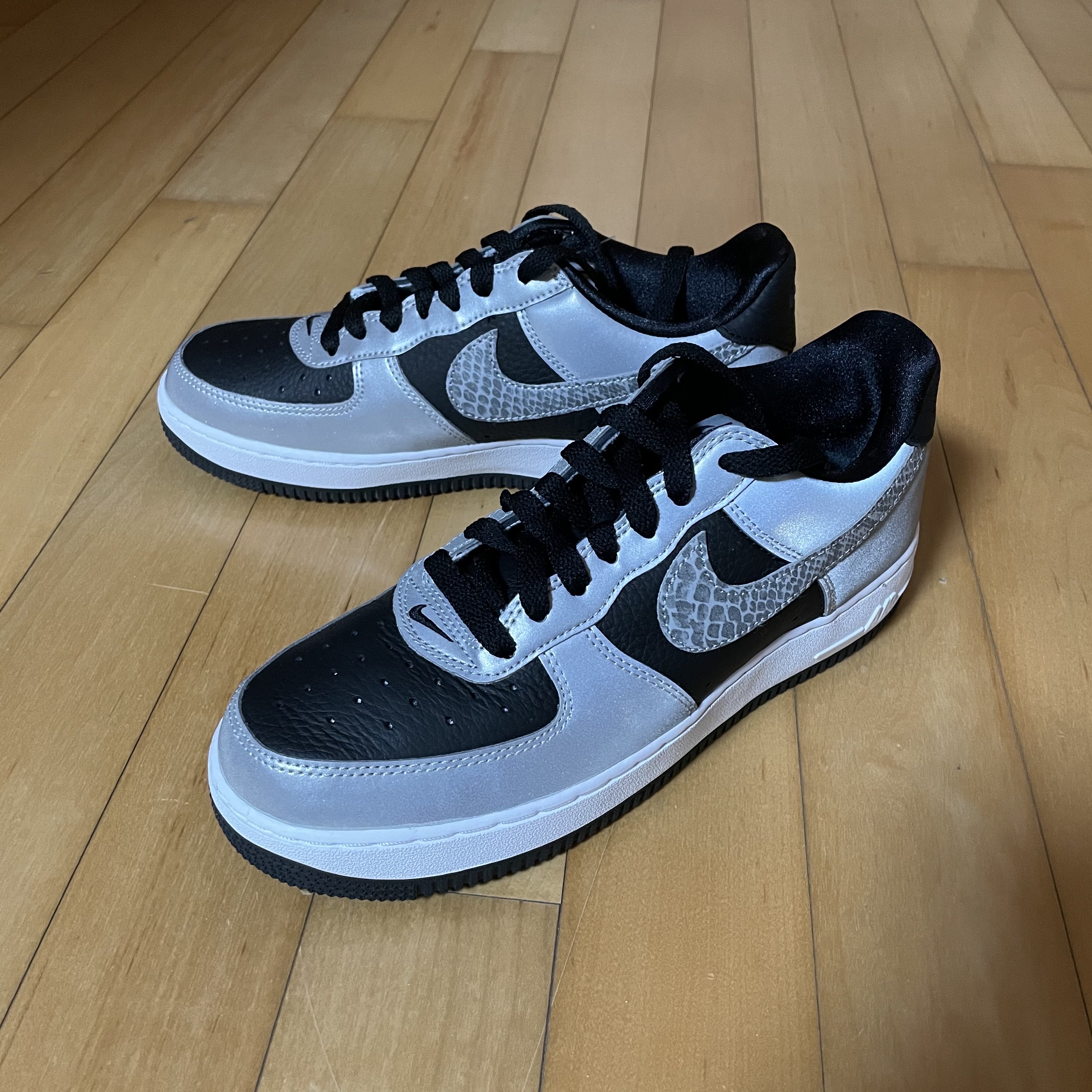 Nike Air Force 1 B Silver Snake 착용 스타일 - 2