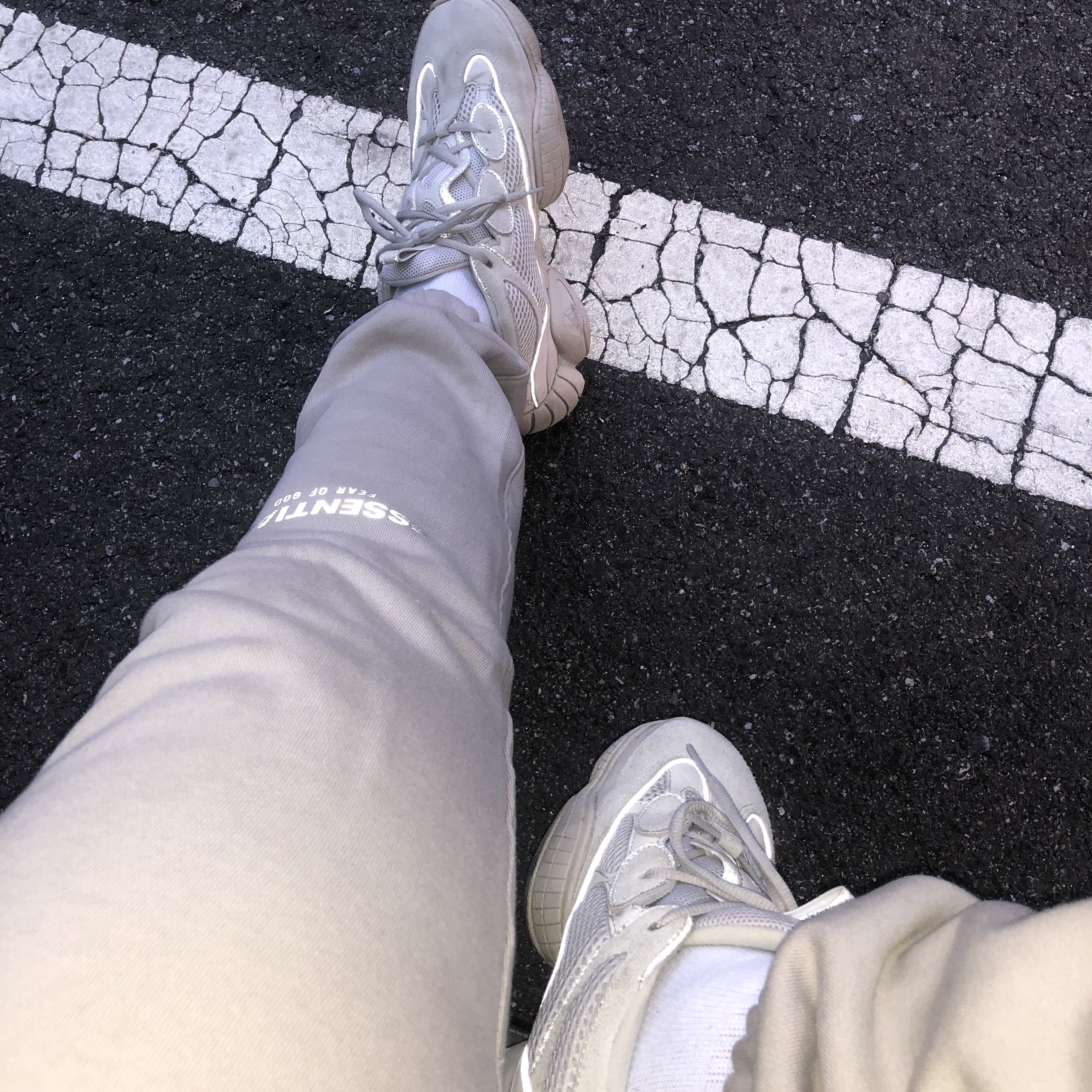 Essentials 3D Silicon Applique Pullover Hoodie String Tan - 20SS, Essentials Sweatpants String Tan - 20SS 착용 스타일 - 2
