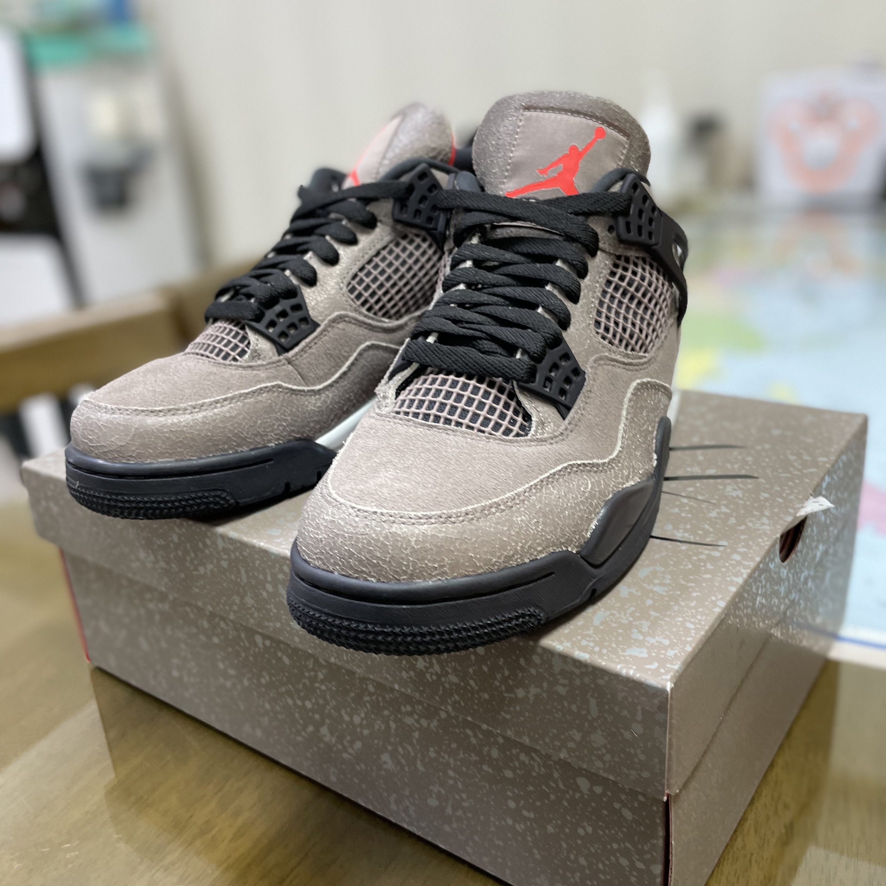 Jordan 4 Retro Taupe Haze 착용 스타일 - 2