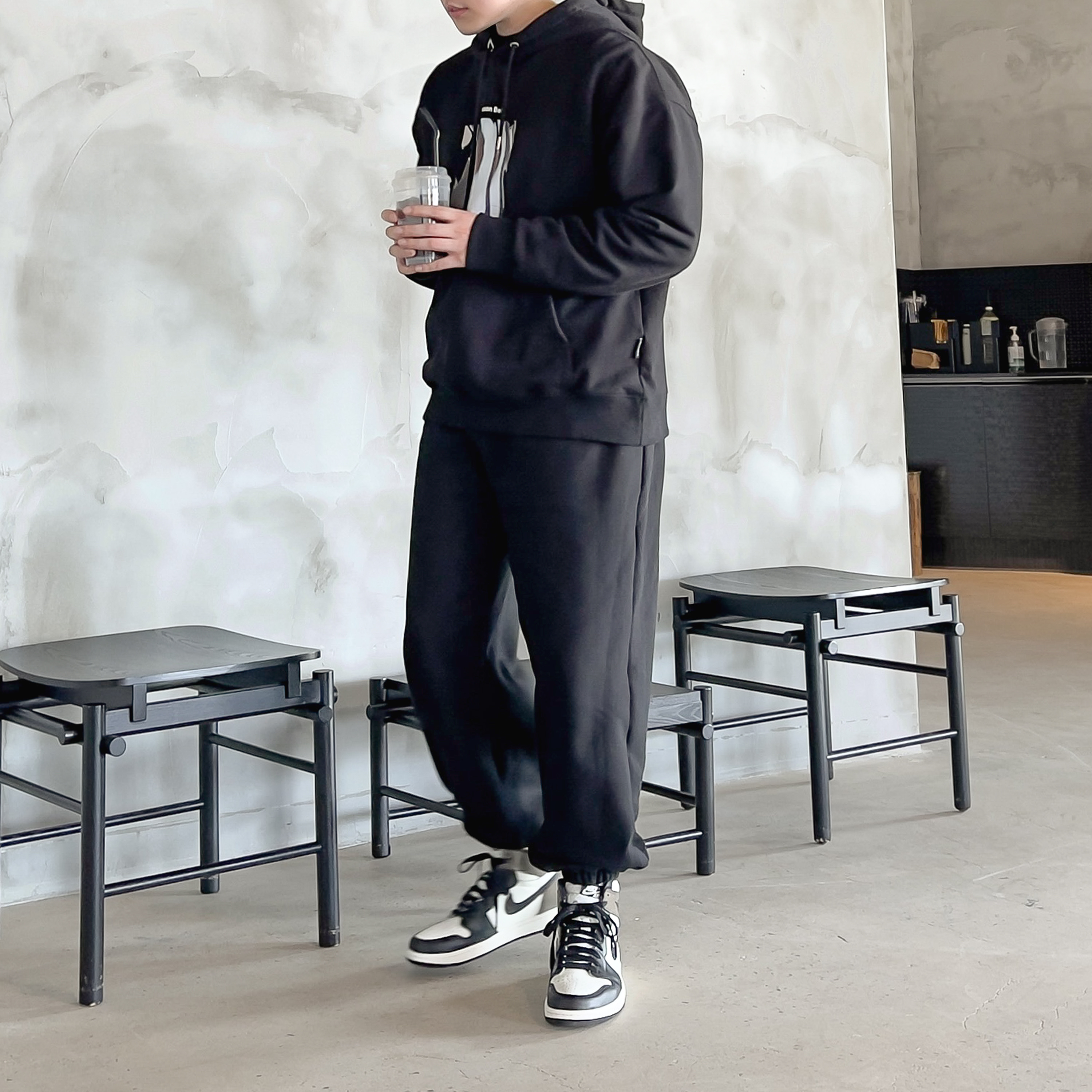 Jordan 1 Retro High OG Black Mocha 착용 스타일 - 2