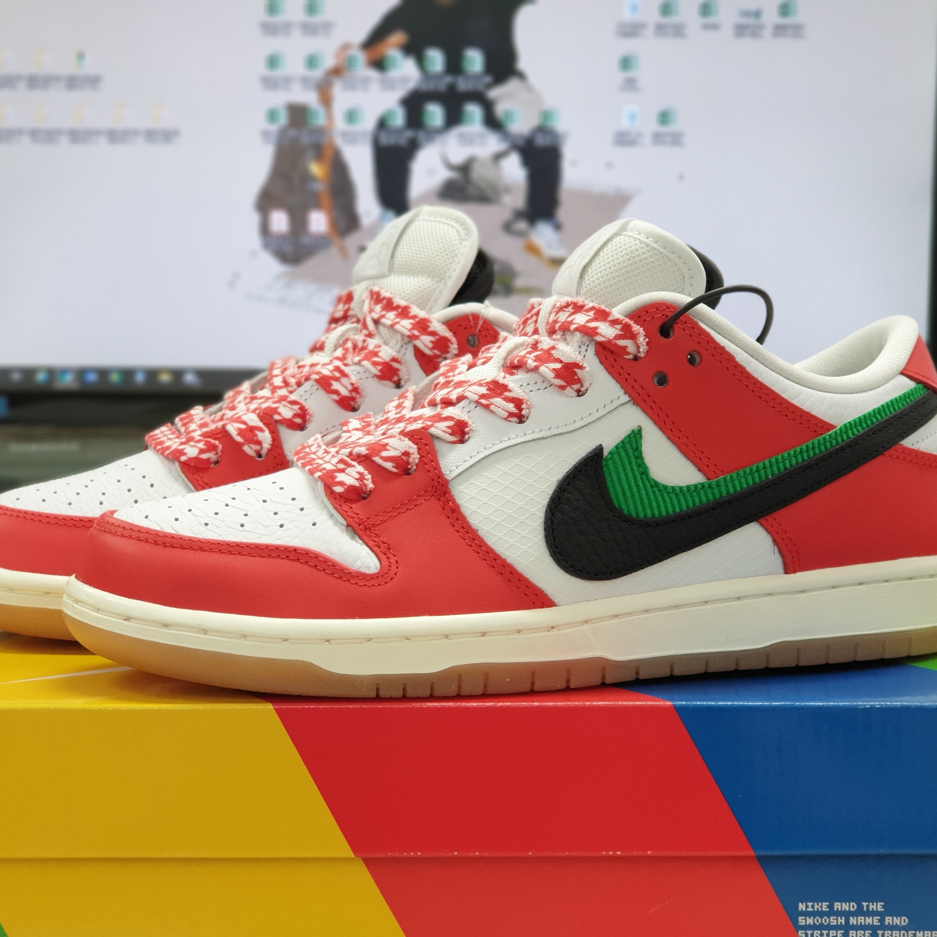 Nike x Frame Skate SB Dunk Low Pro Habibi 착용 스타일