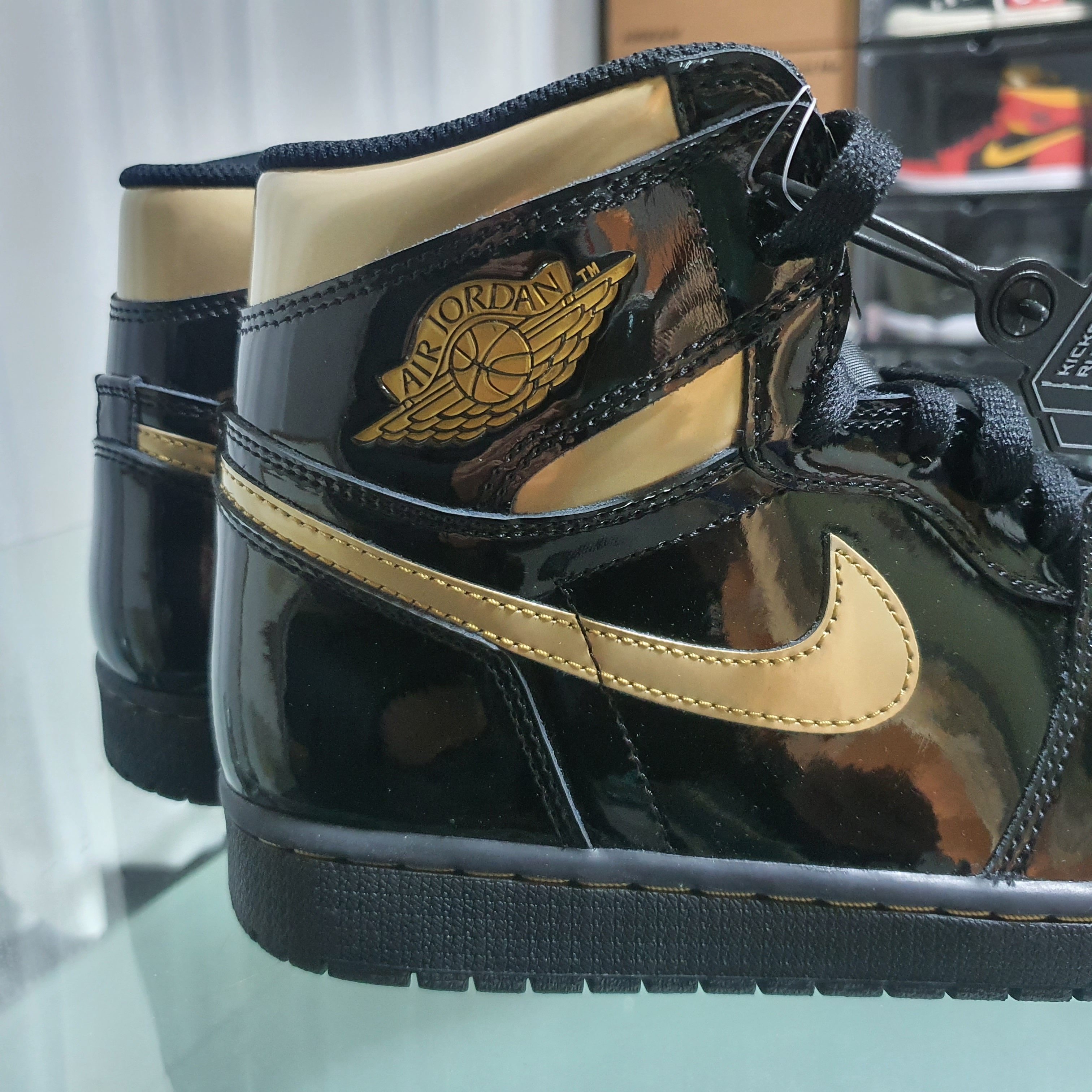 Jordan 1 Retro High OG Metallic Gold 착용 스타일 - 4