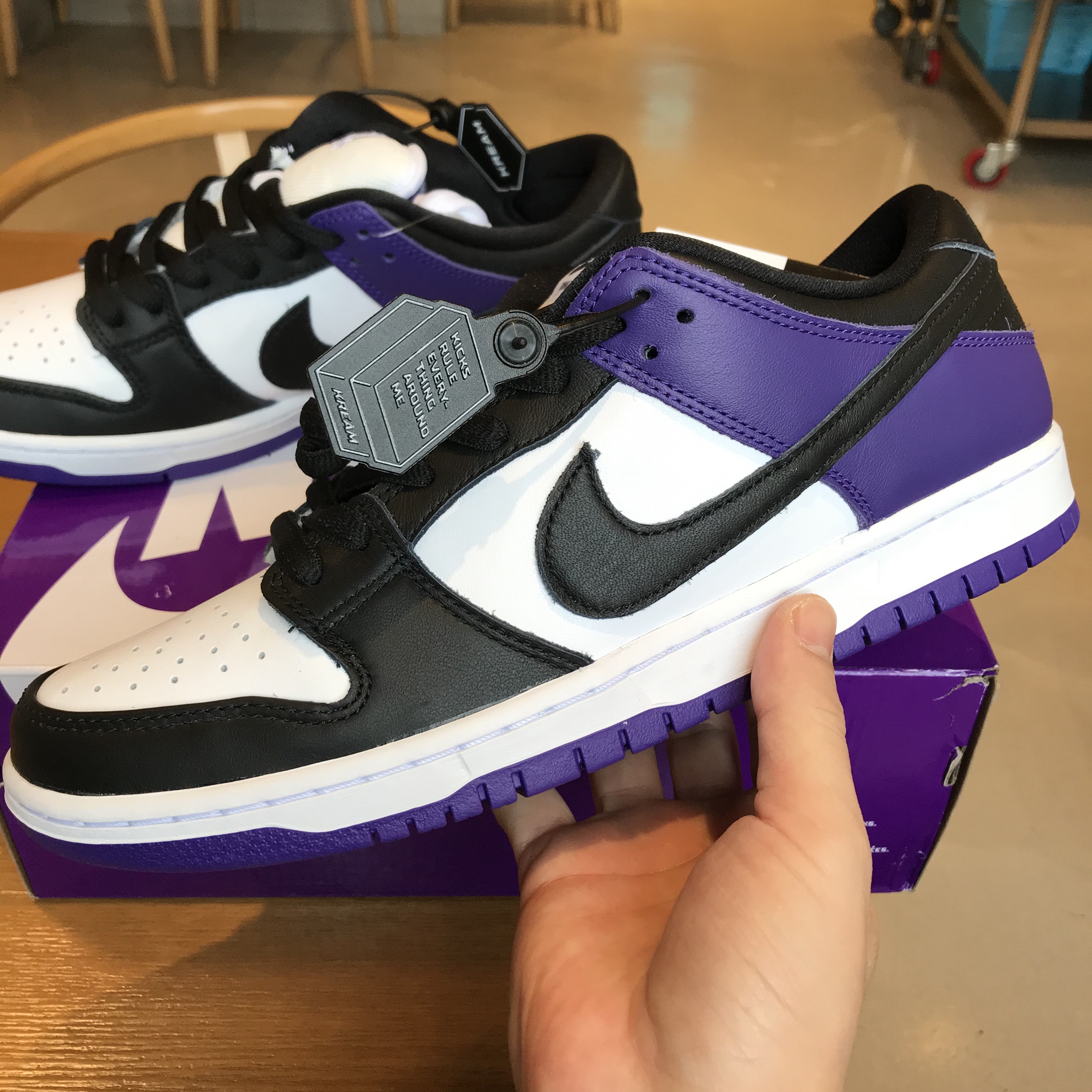 Nike SB Dunk Low Pro Court Purple 착용 스타일 - 2