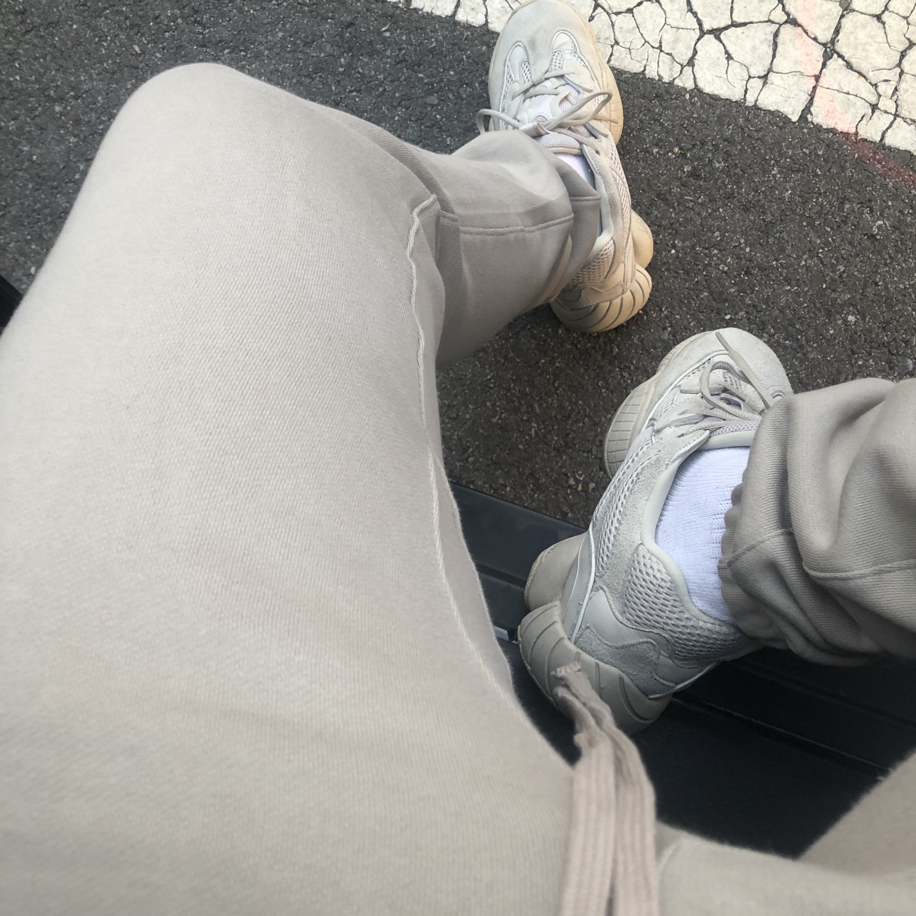 Essentials 3D Silicon Applique Pullover Hoodie String Tan - 20SS, Essentials Sweatpants String Tan - 20SS 착용 스타일 - 1