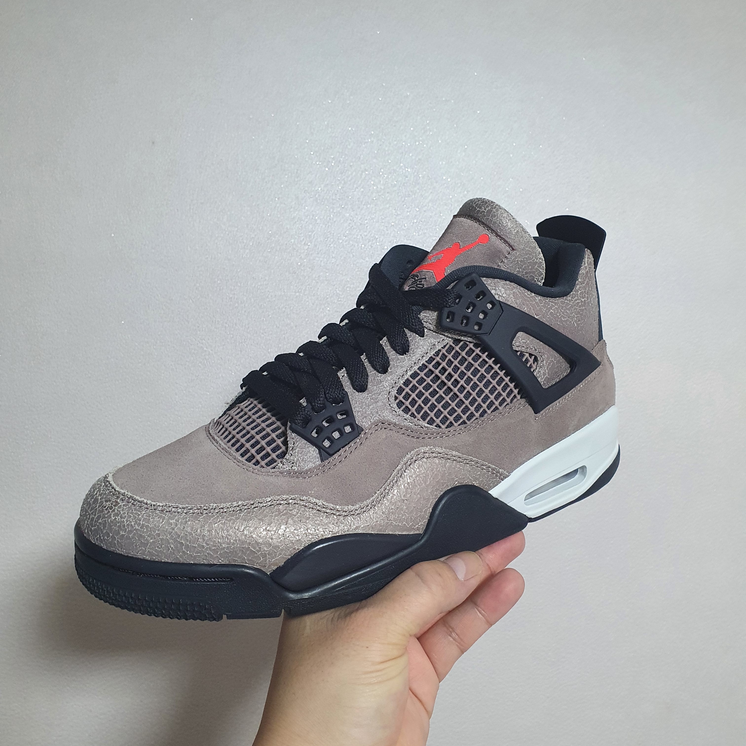Jordan 4 Retro Taupe Haze 착용 스타일