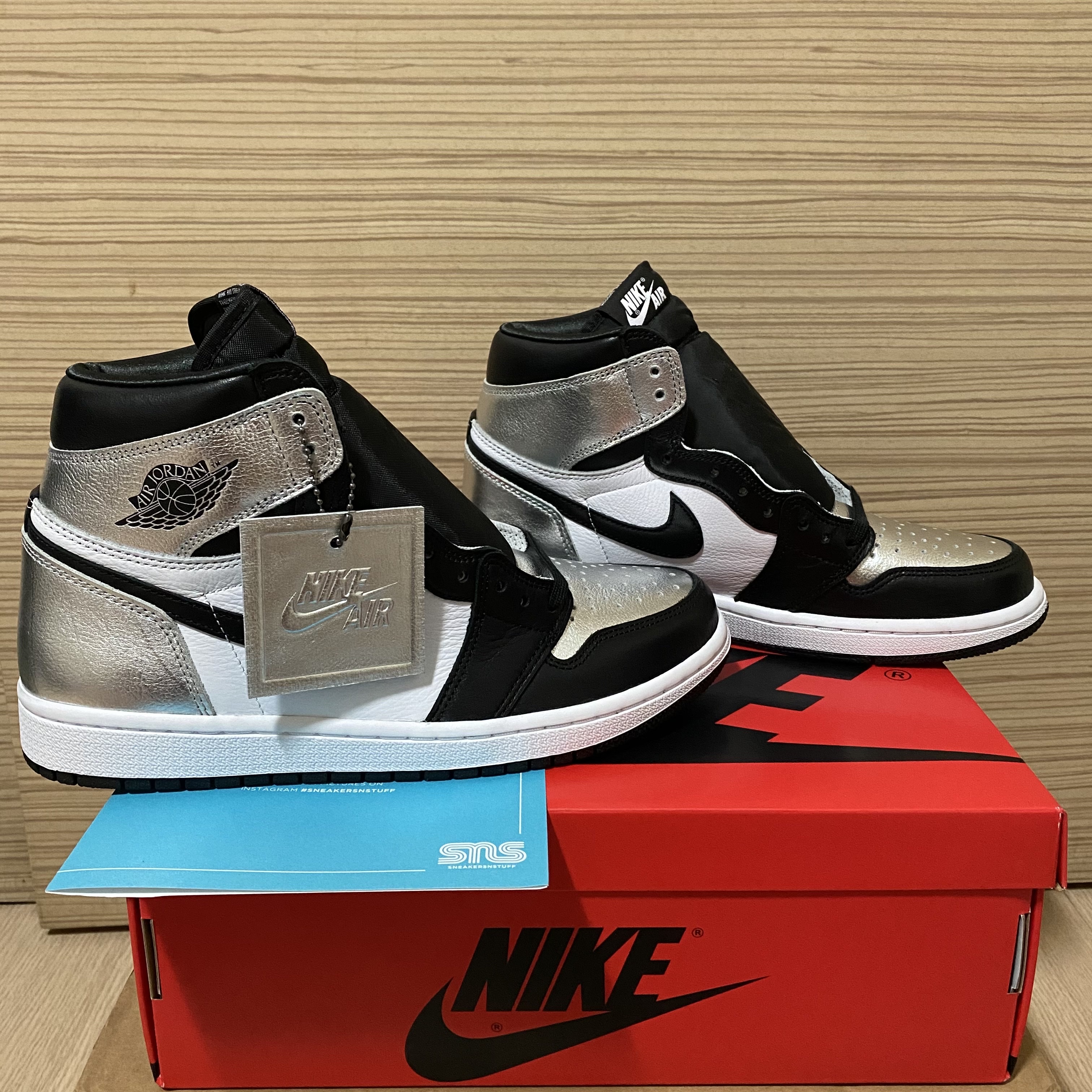 (W) Jordan 1 Retro High OG Silver Toe 착용 스타일 - 1