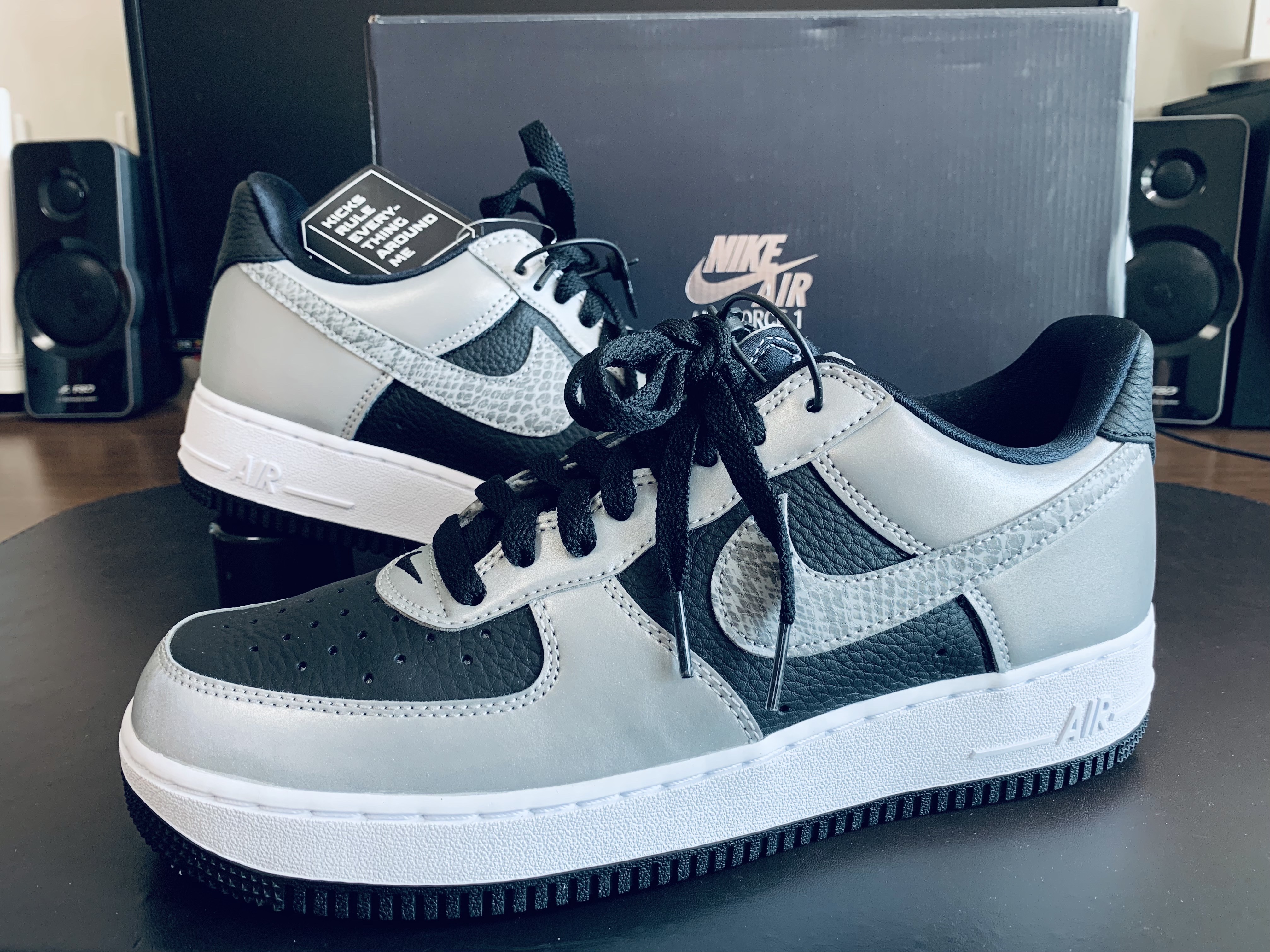 Nike Air Force 1 B Silver Snake 착용 스타일 - 2