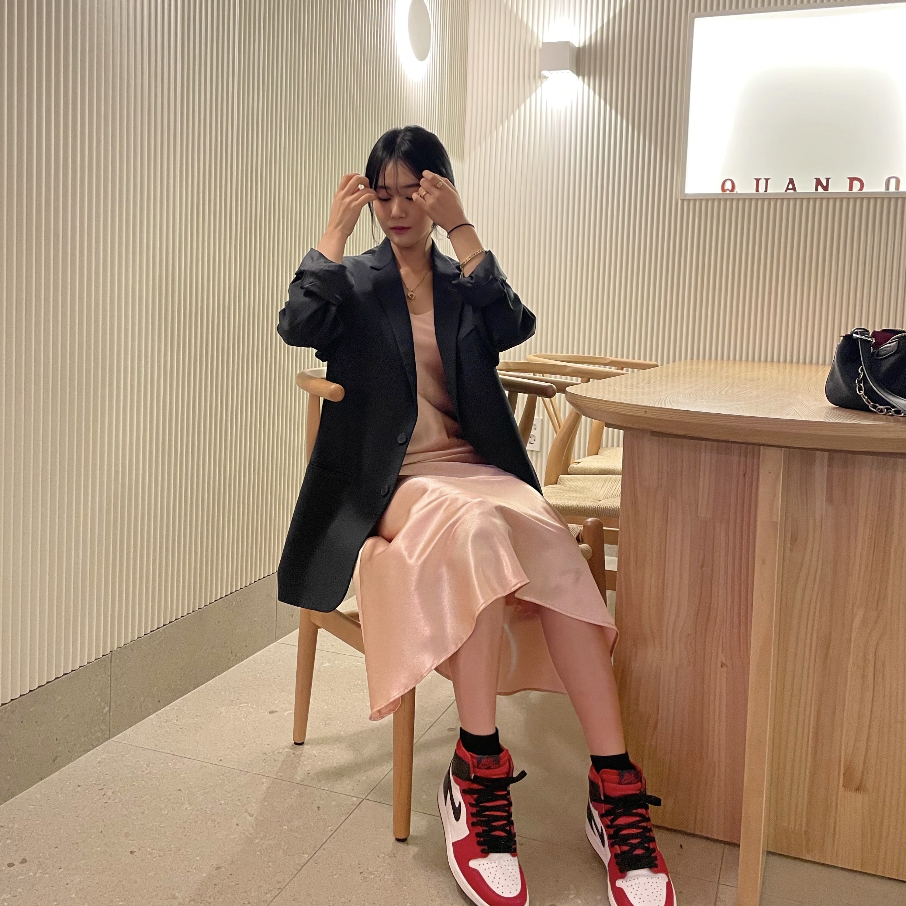 (W) Jordan 1 Retro High Satin Red 착용 스타일