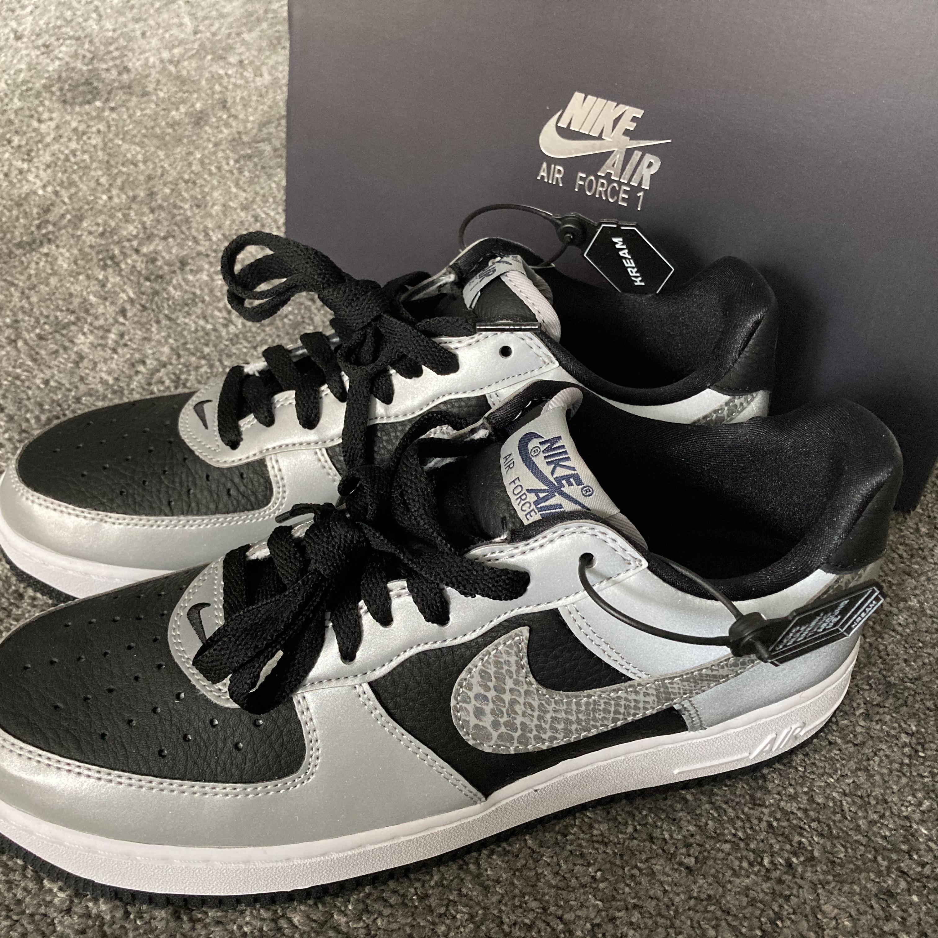 Nike Air Force 1 B Silver Snake 착용 스타일