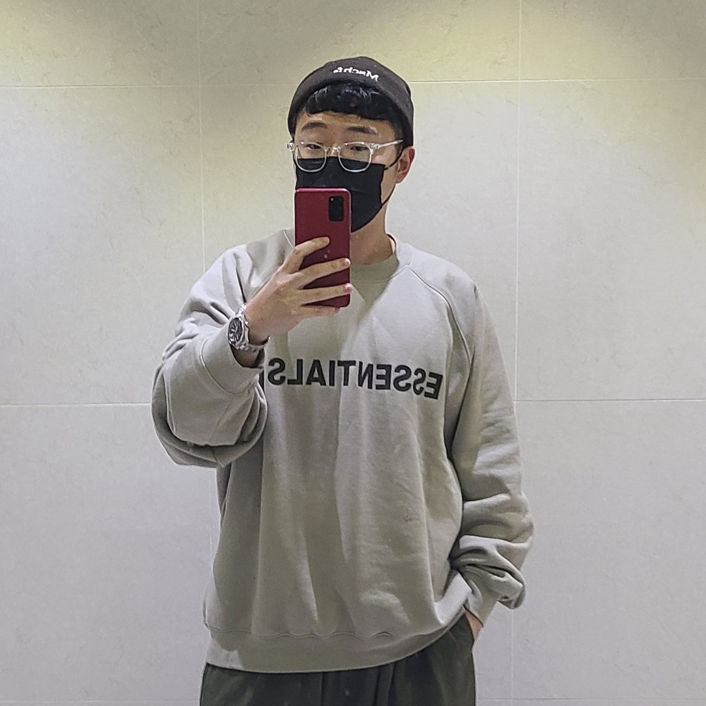 Essentials 3D Silicon Applique Crewneck Olive/Khaki - 20FW, Prada Cloudbust Thunder Technical Fabric Sneakers Black 착용 스타일