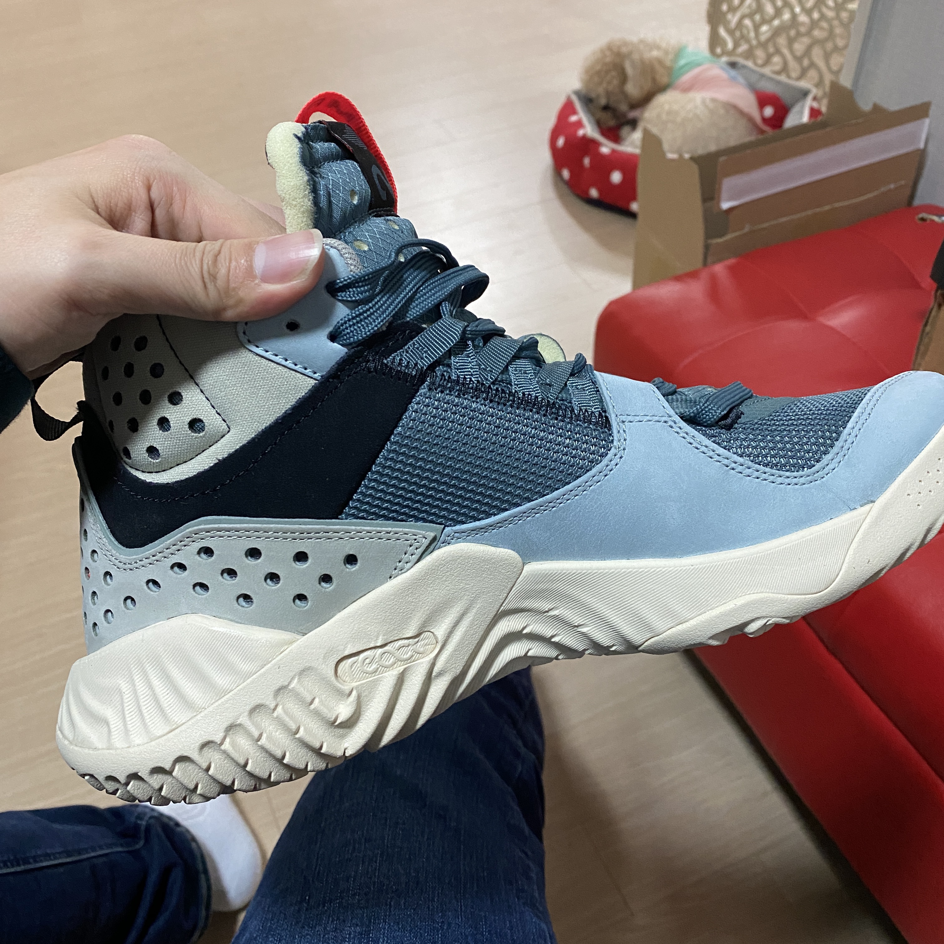 Jordan Delta Mid Hasta Bright Crimson 착용 스타일 - 4