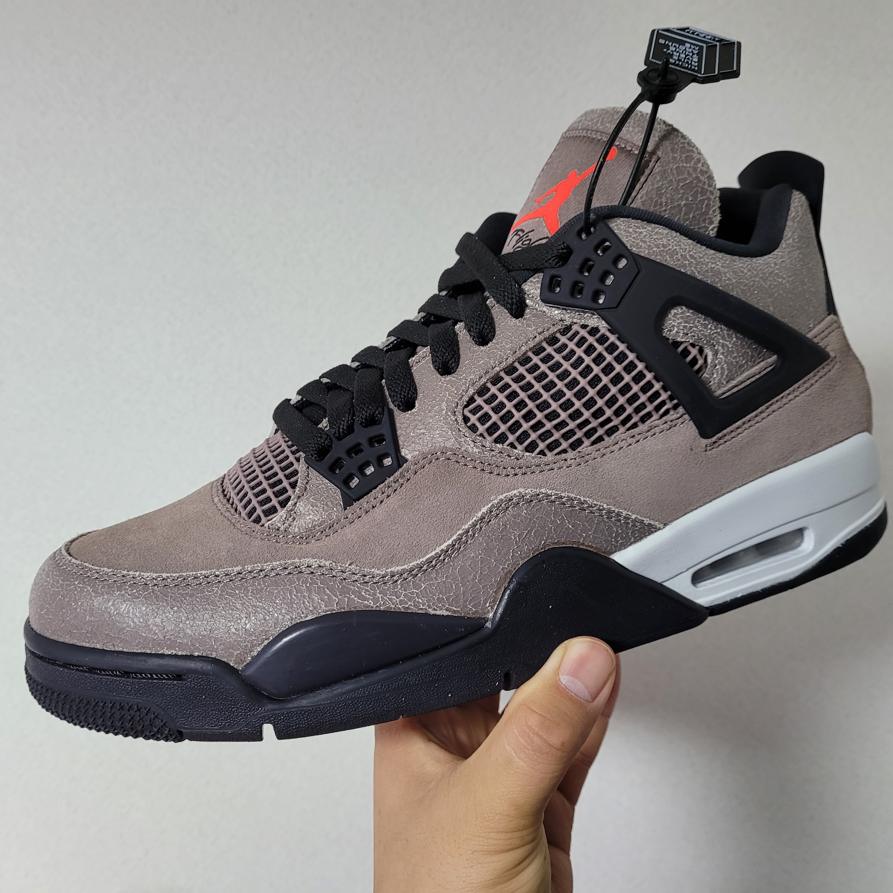 Jordan 4 Retro Taupe Haze 착용 스타일