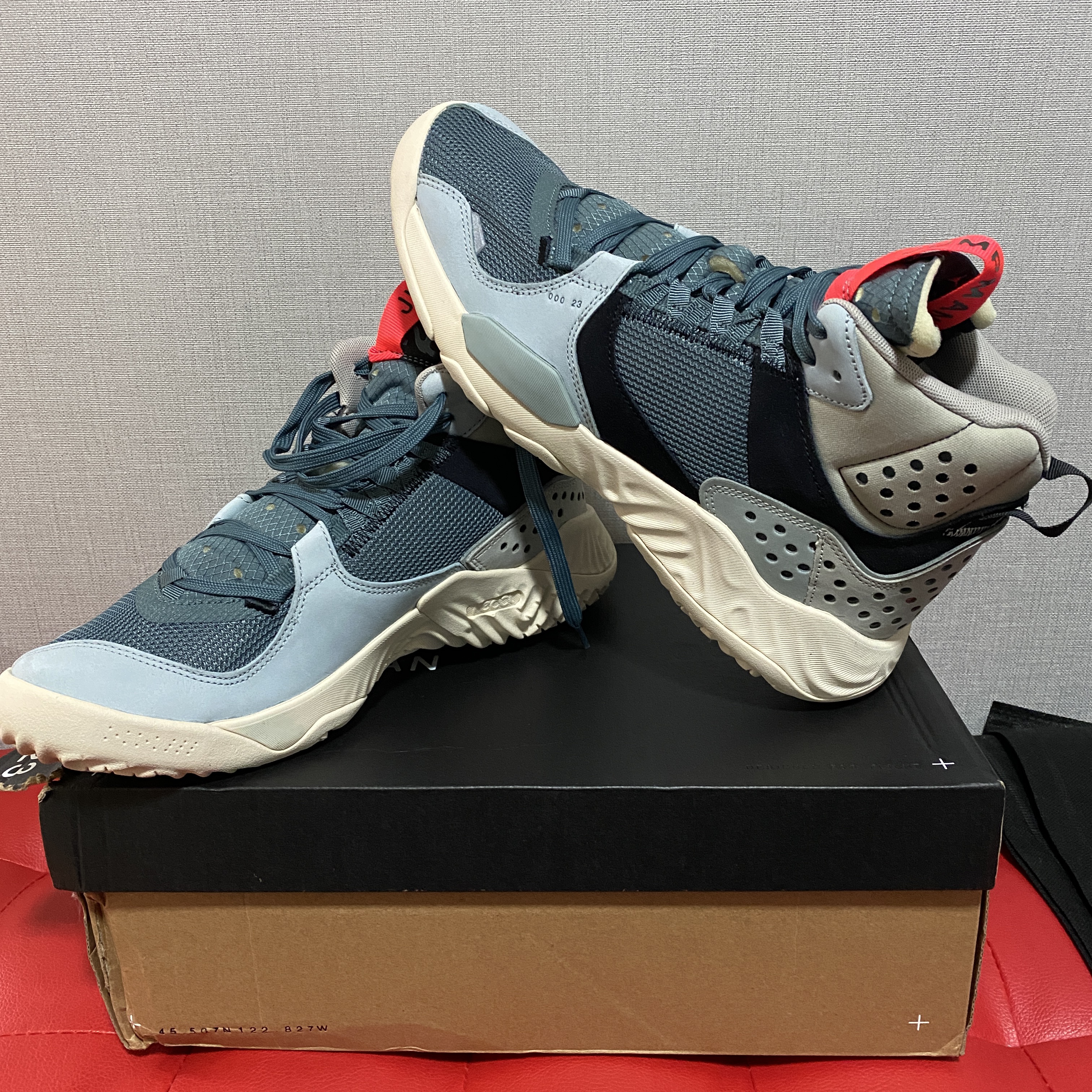 Jordan Delta Mid Hasta Bright Crimson 착용 스타일 - 1