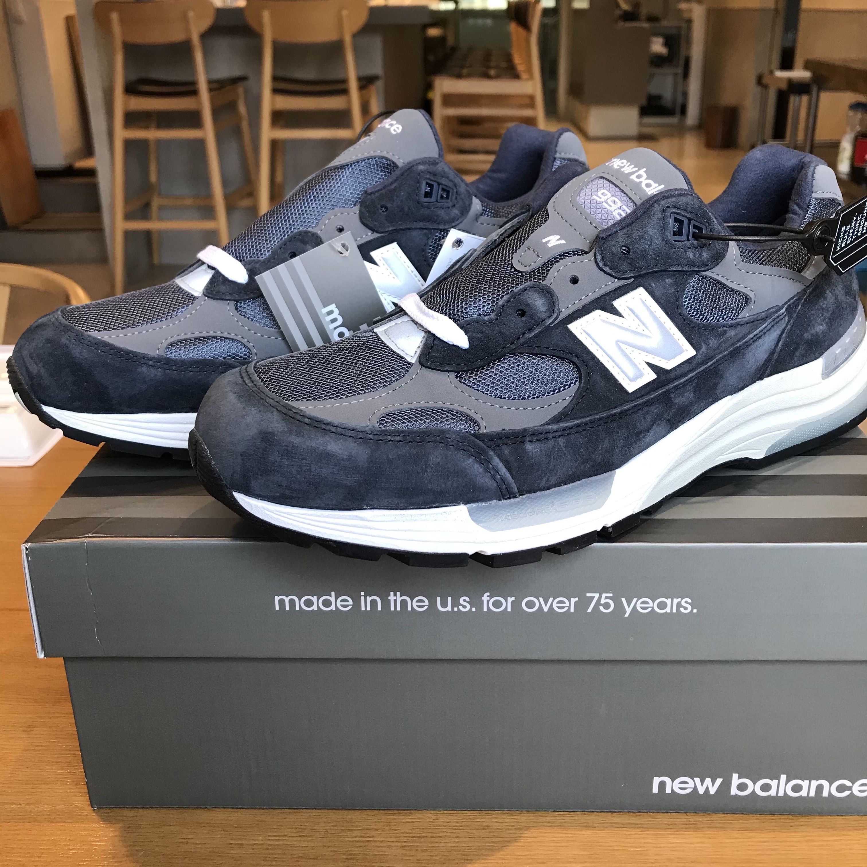 New Balance 992 Made in USA Navy 착용 스타일 - 1