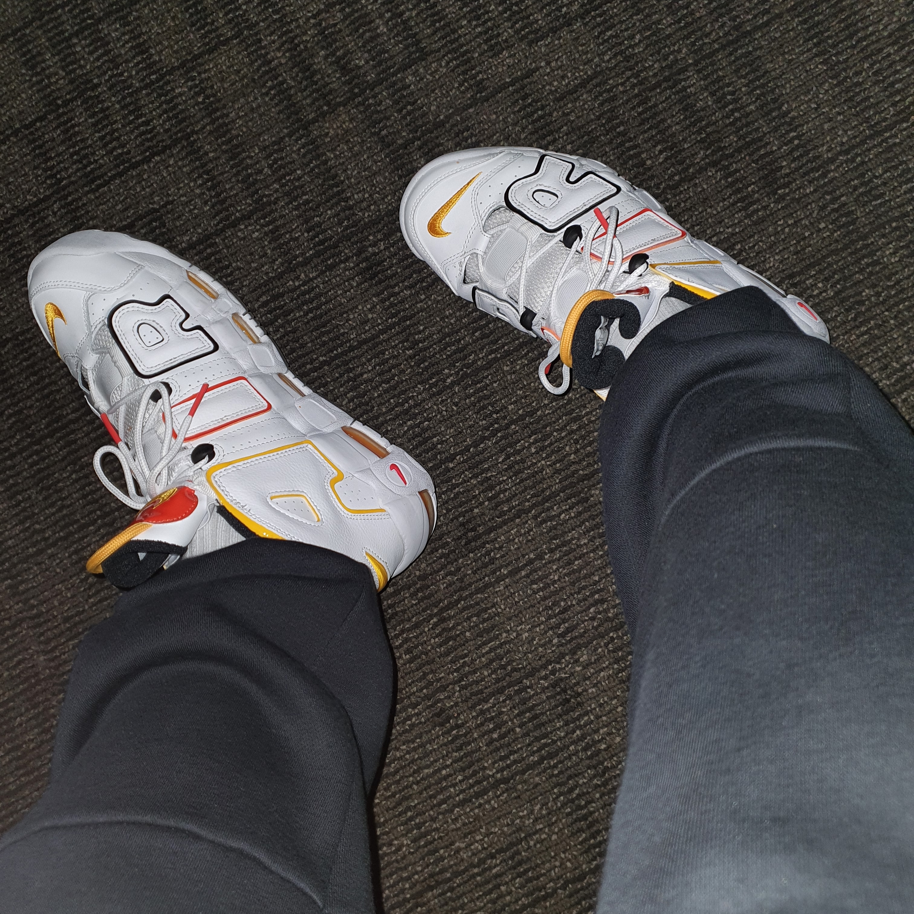 Nike Air More Uptempo Rayguns, Jordan x Paris Saint-Germain Wing Pants Black White 착용 스타일 - 4