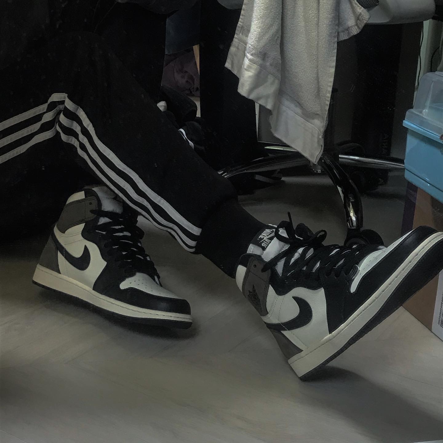 Jordan 1 Retro High OG Black Mocha 착용 스타일 - 1