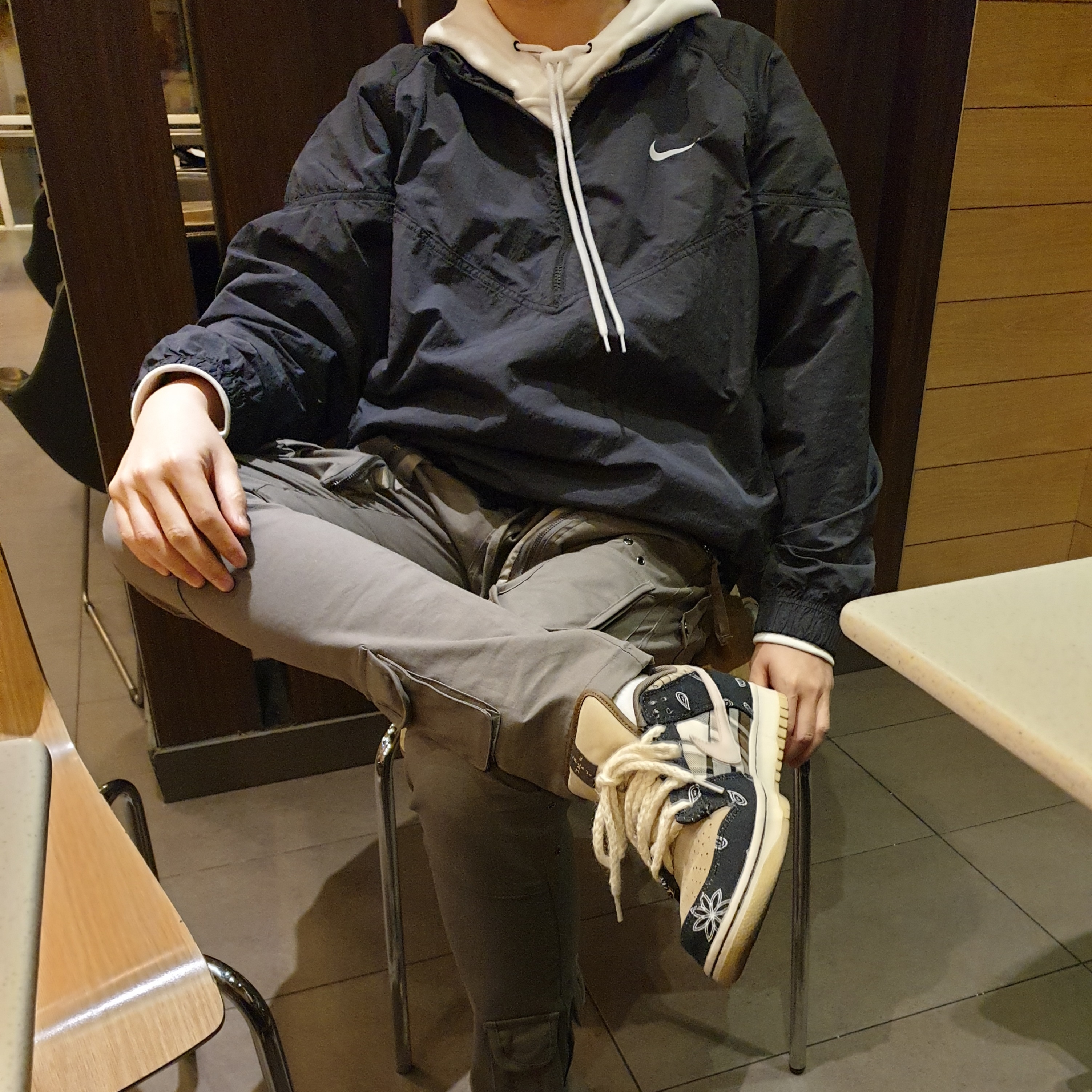 Nike x Travis Scott SB Dunk Low, Nike x Stussy Windrunner Jacket Off Noir 착용 스타일