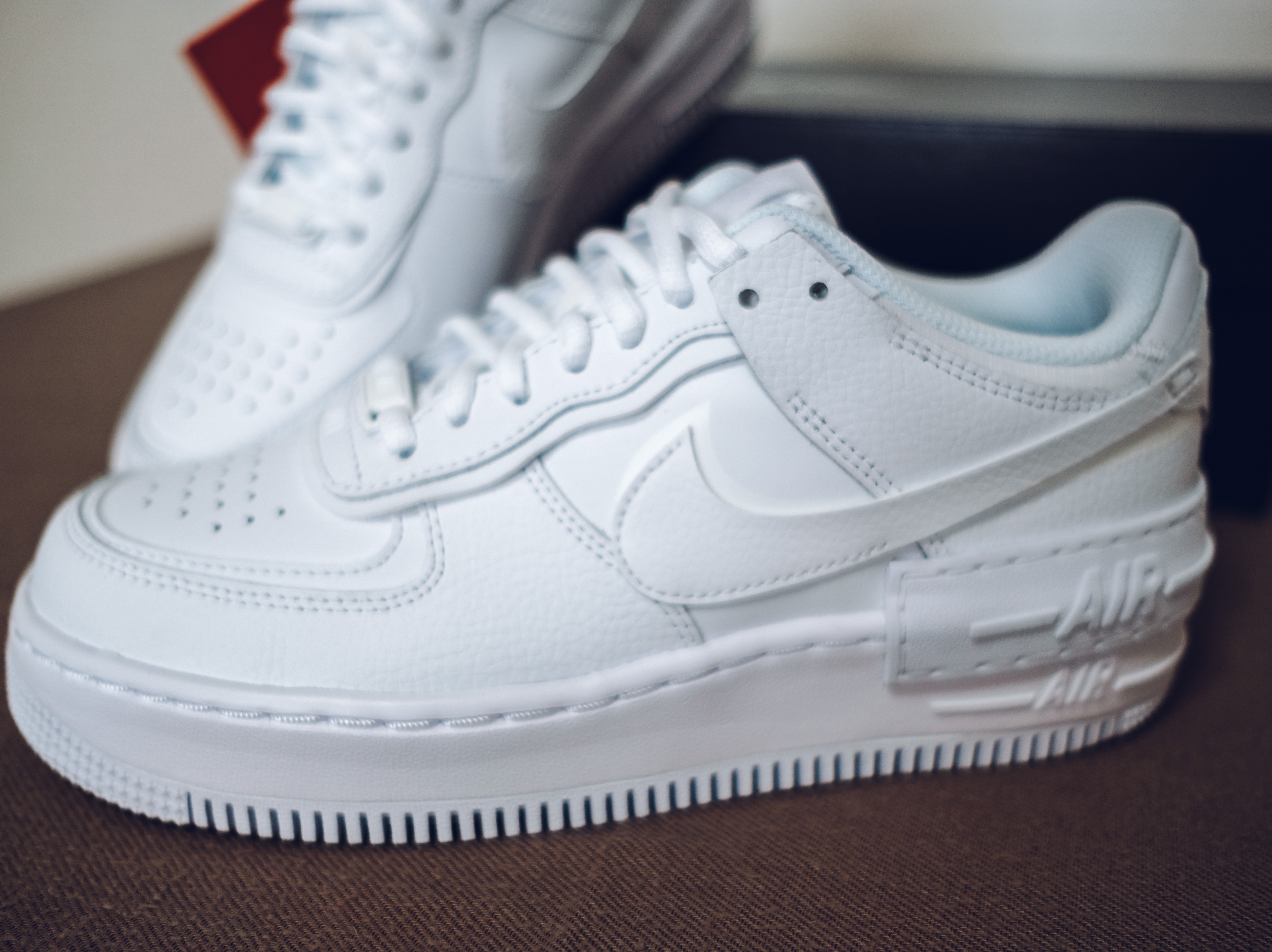 (W) Nike Air Force 1 Shadow Triple White 착용 스타일 - 2
