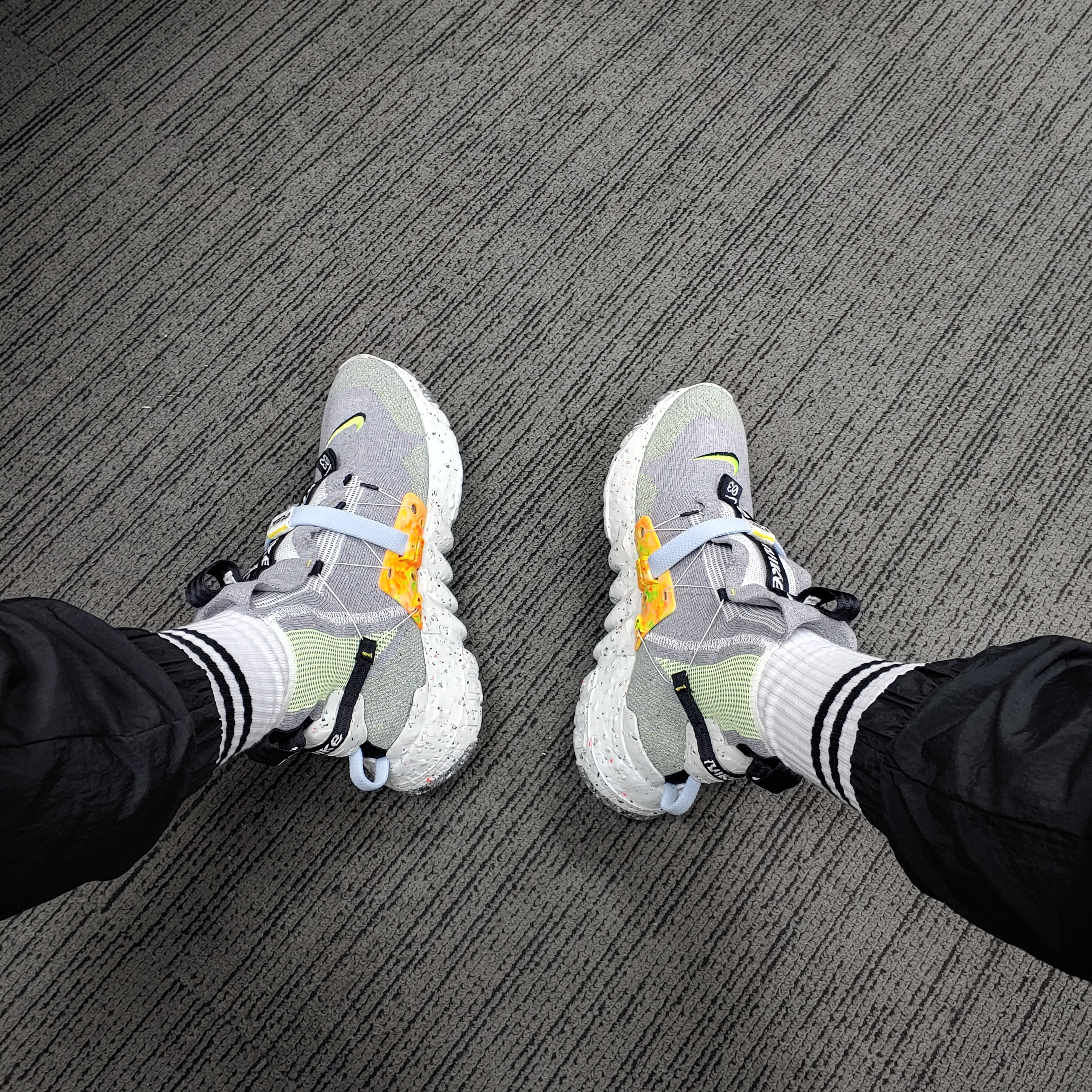 Nike Space Hippie 03 Volt 착용 스타일