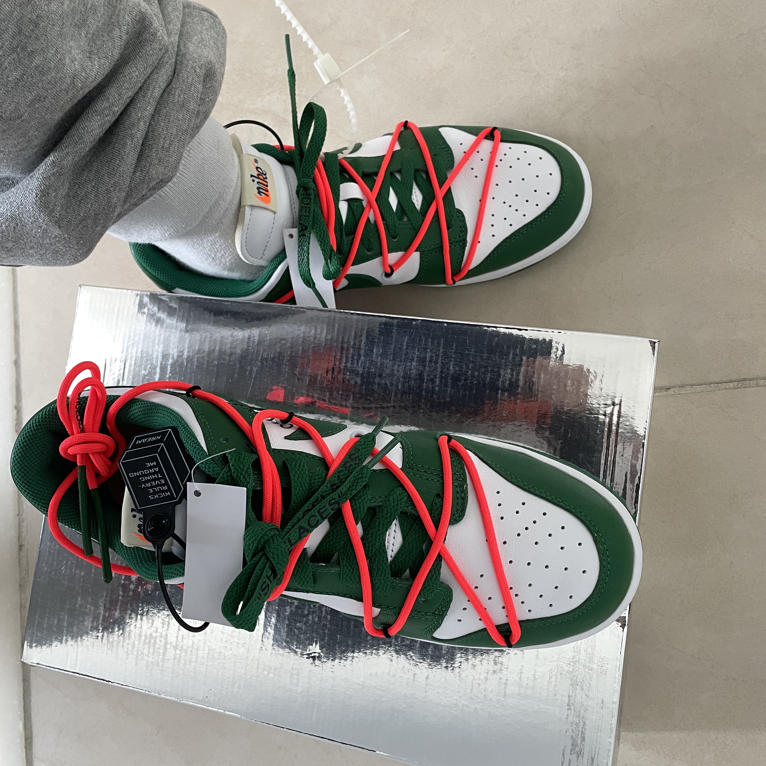 Nike x Off-White Dunk Low Pine Green 착용 스타일 - 3