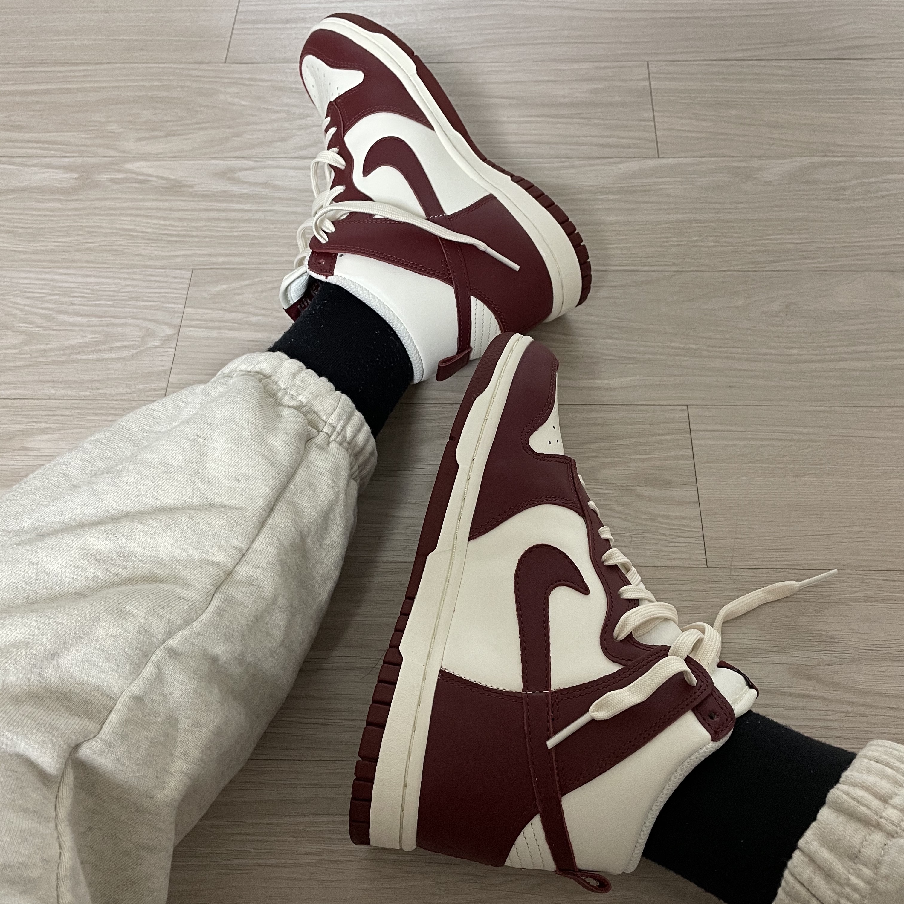 (W) Nike Dunk High Team Red 착용 스타일
