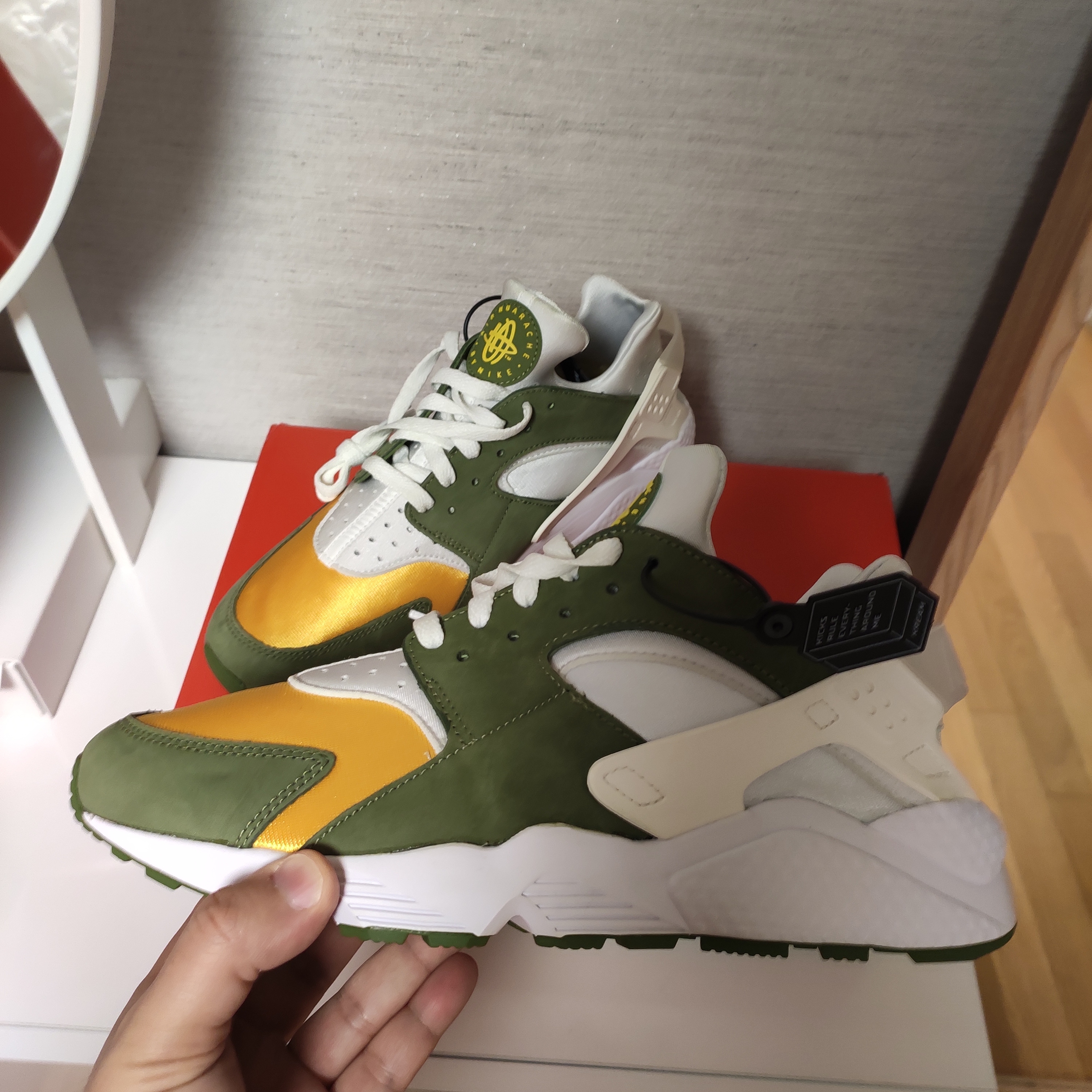 Nike x Stussy Air Huarache LE Dark Olive 착용 스타일 - 1