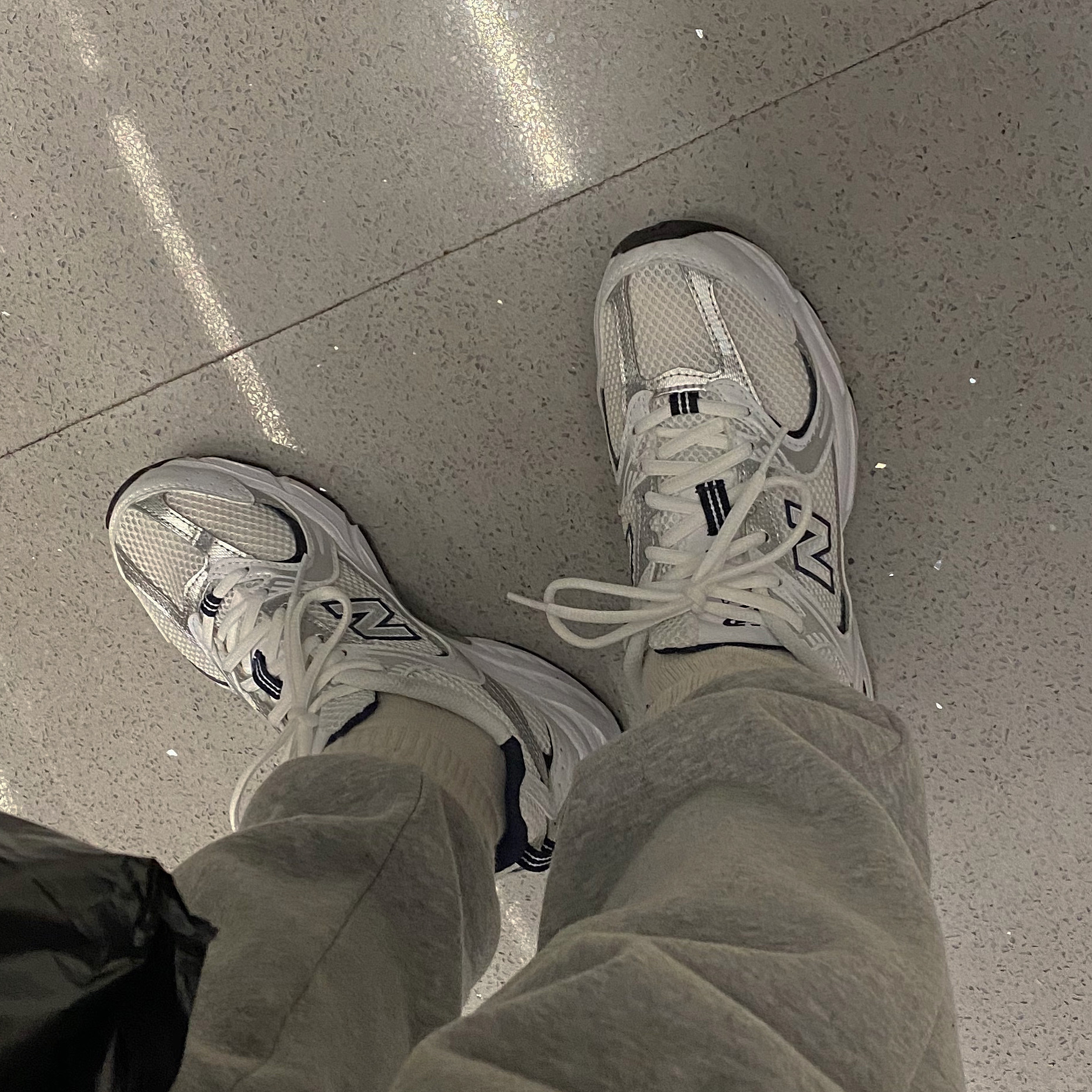New Balance 530 White 착용 스타일