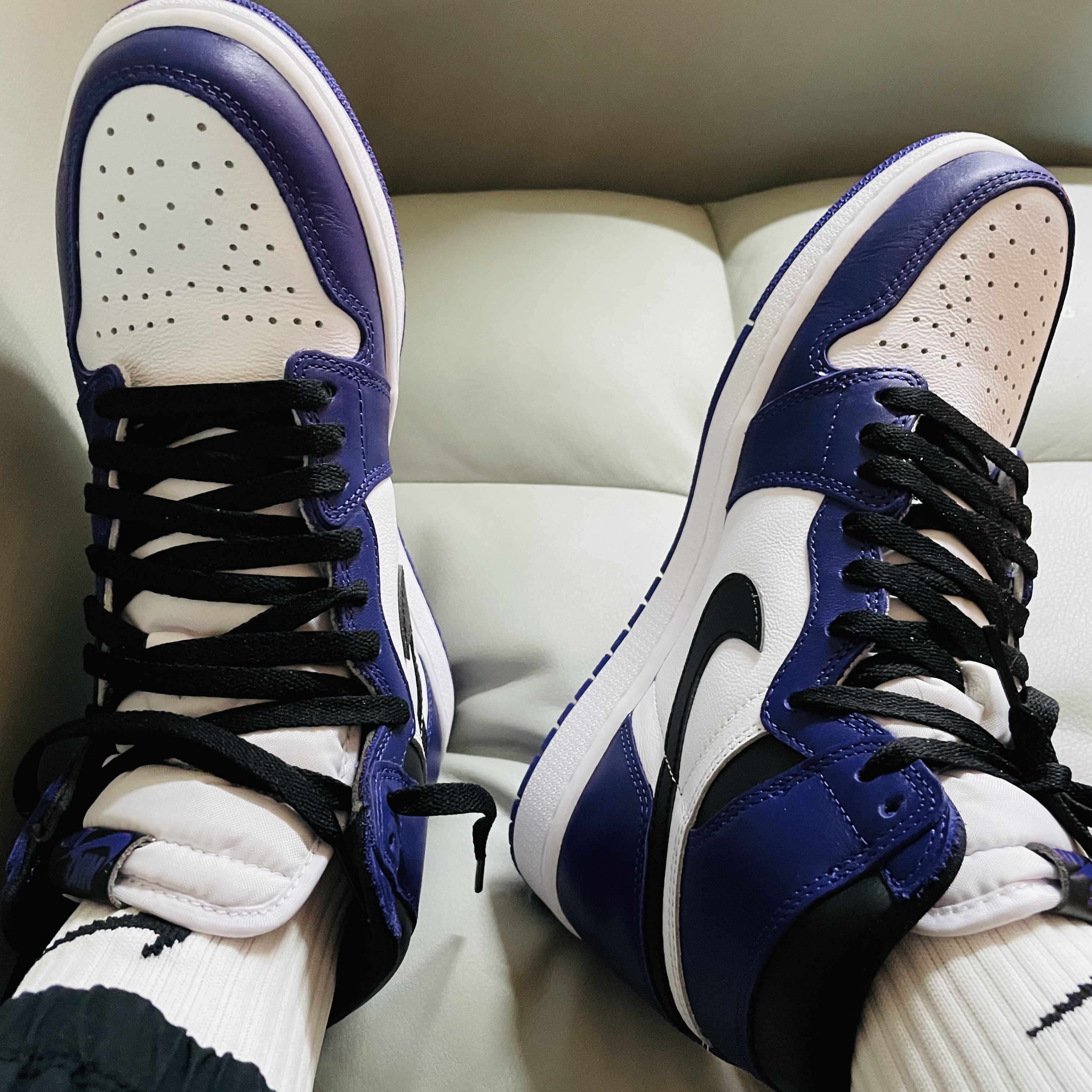 Jordan 1 Retro High OG Court Purple 2020 ์ฐฉ์ฉ ์คํ์ผ