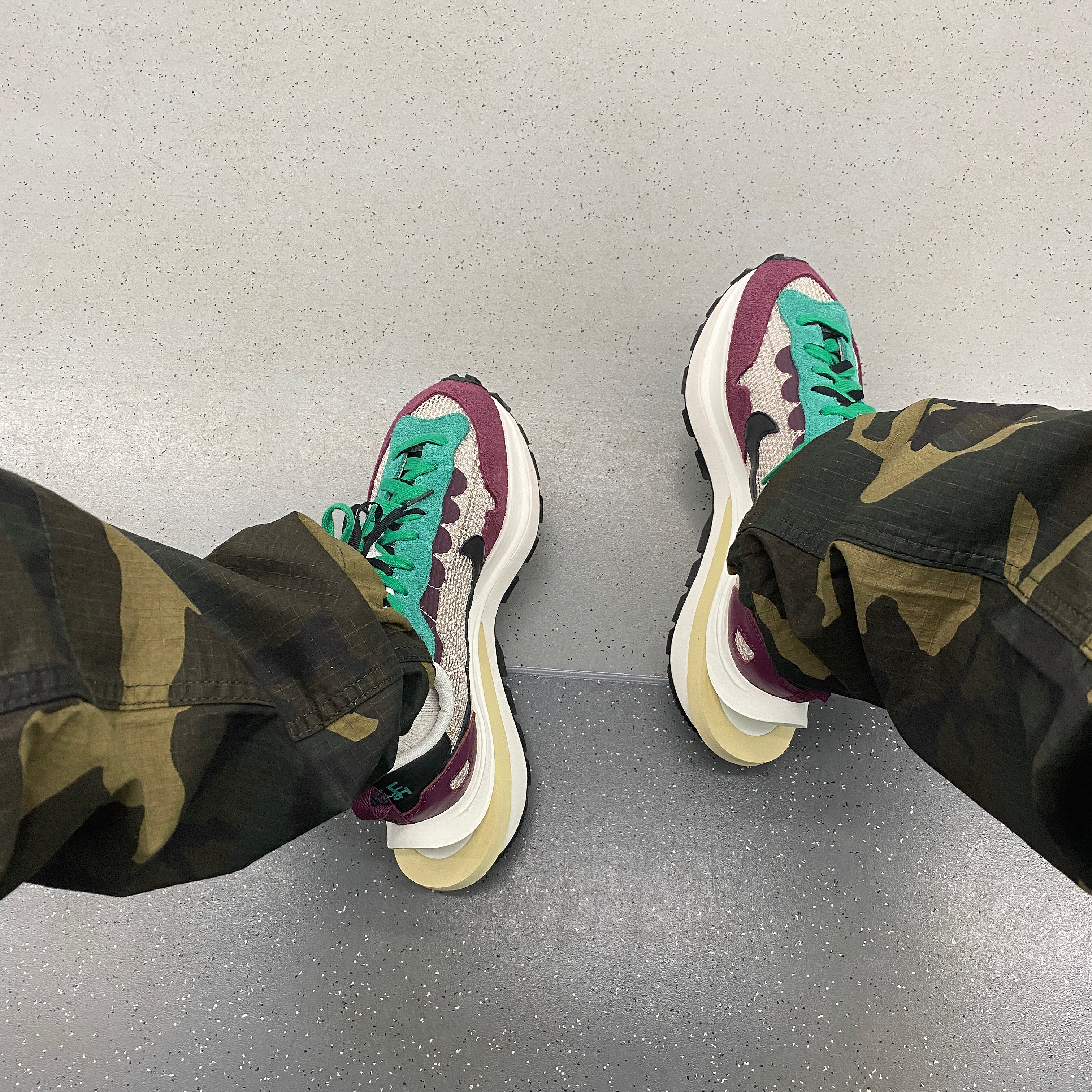 Nike x Sacai VaporWaffle String & Black Villain Red 착용 스타일