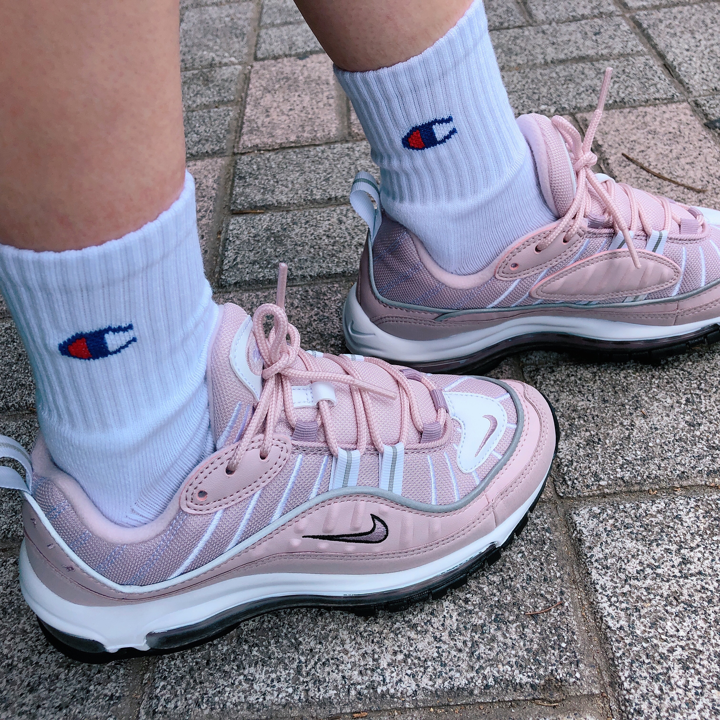 (W) Nike Air Max 98 Barely Rose 착용 스타일