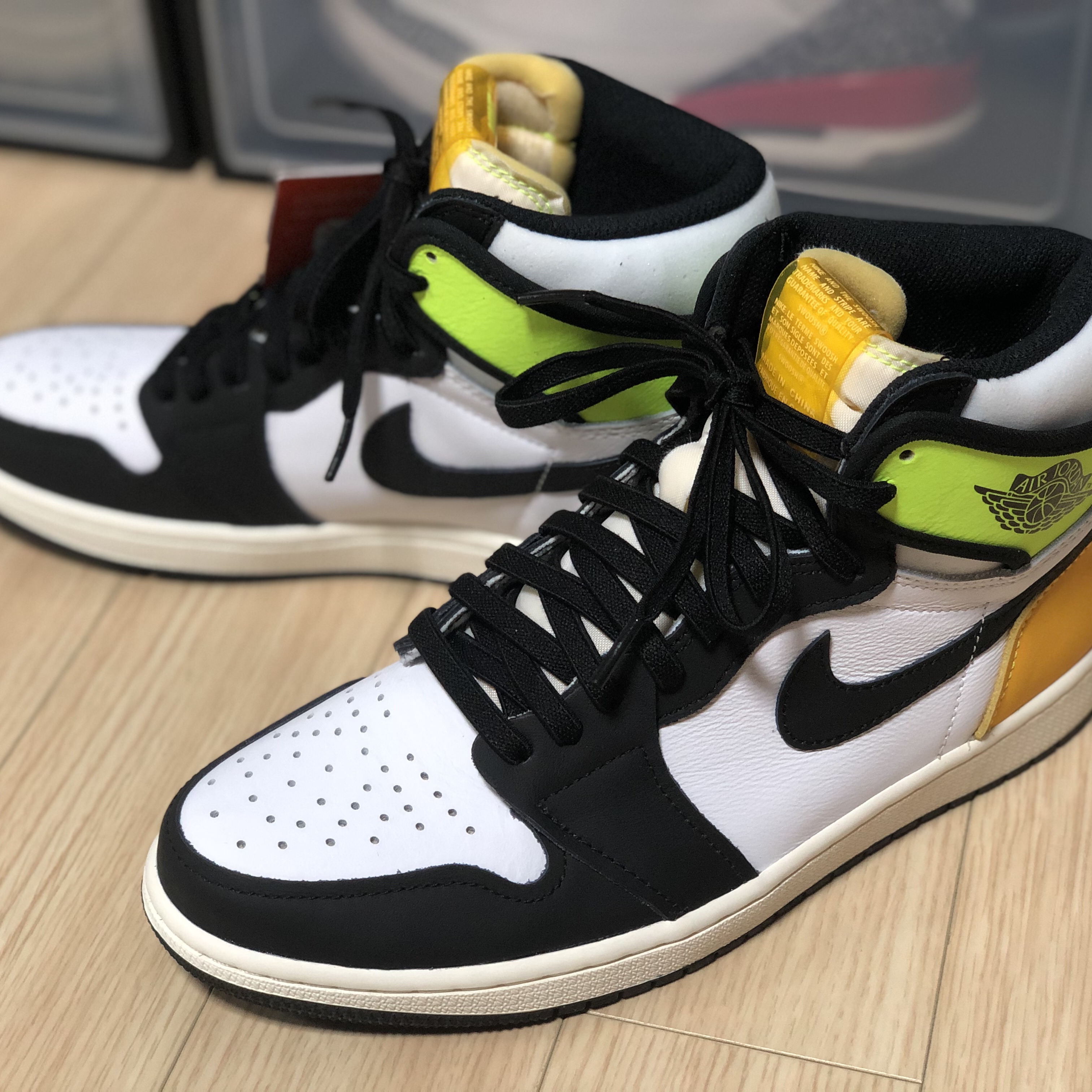 Jordan 1 Retro High OG Volt Gold 착용 스타일 - 5