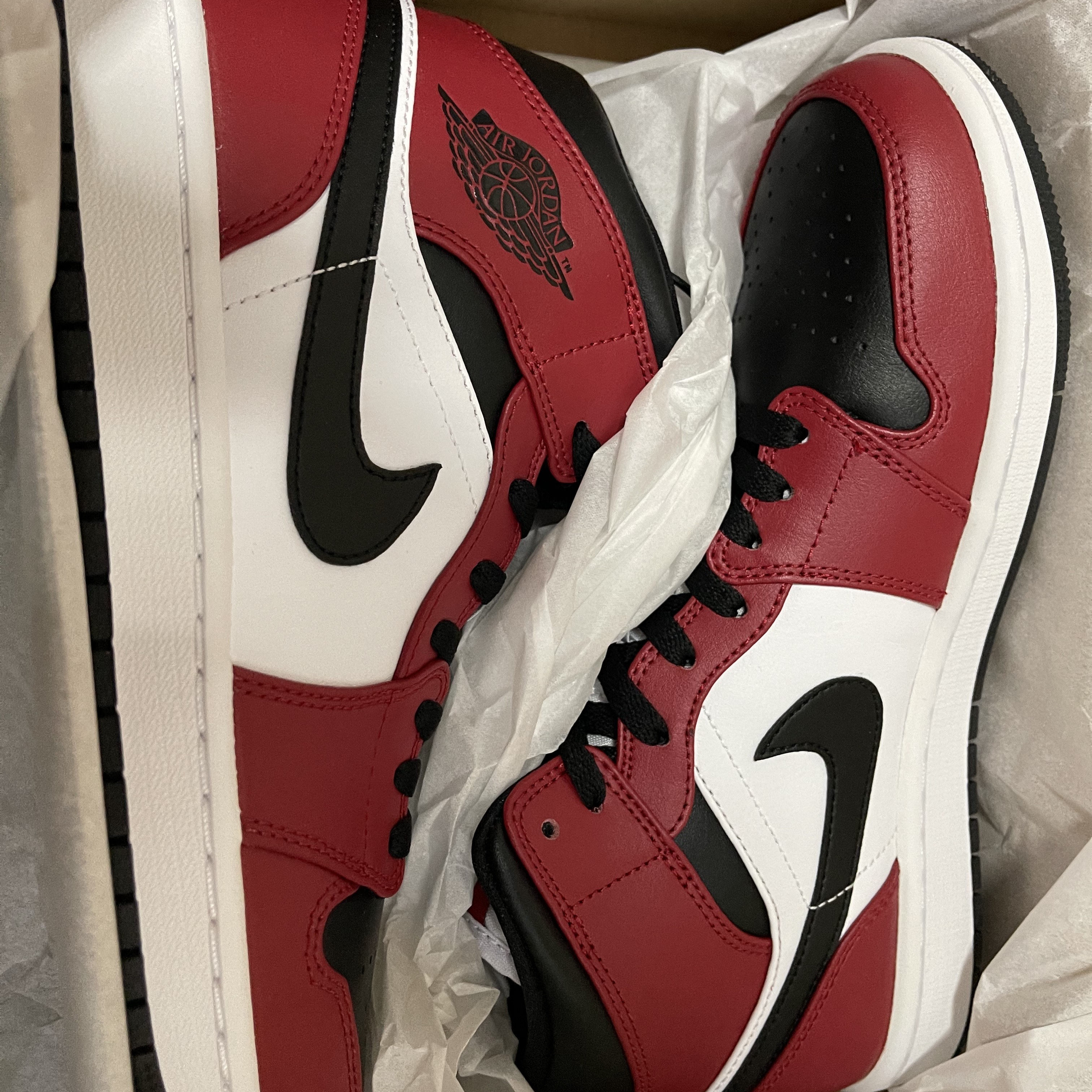 Jordan 1 Mid Chicago Black Toe 착용 스타일