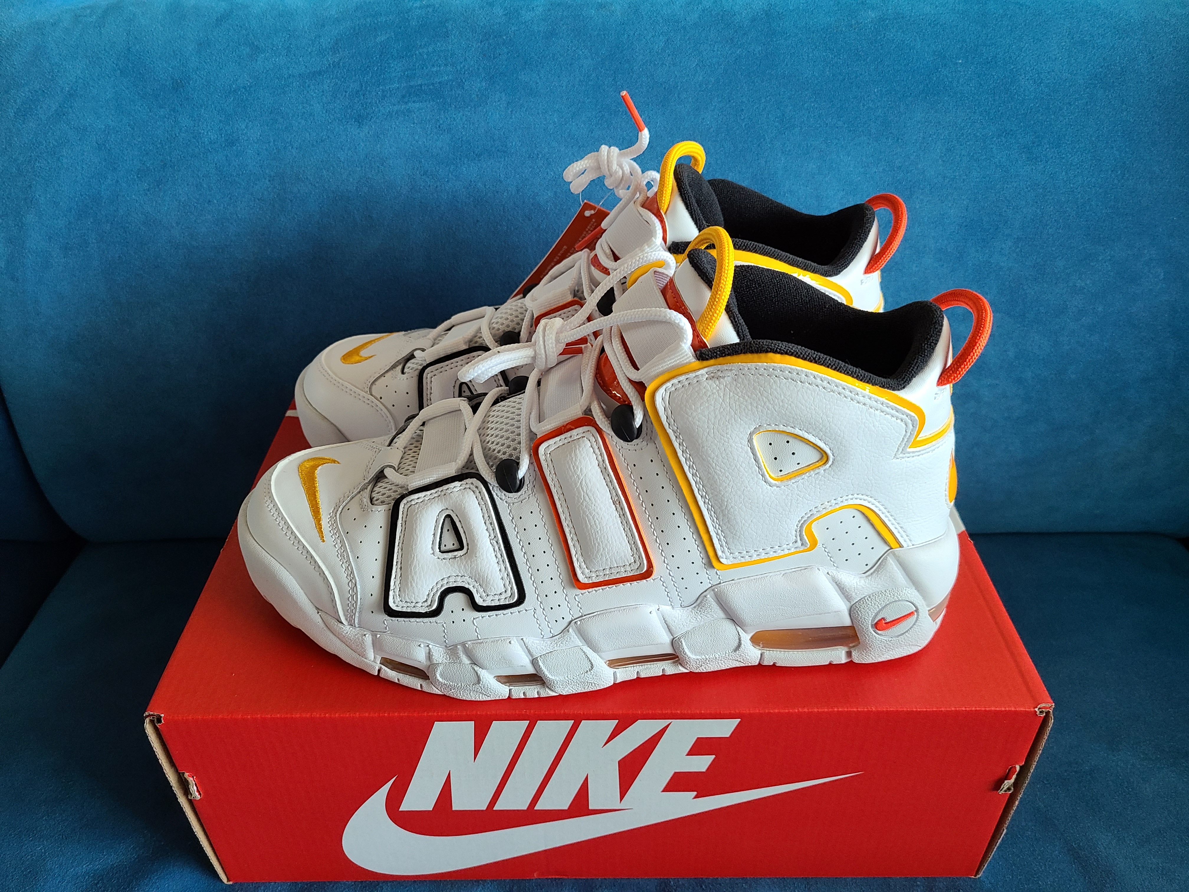 Nike Air More Uptempo Rayguns 착용 스타일 - 2