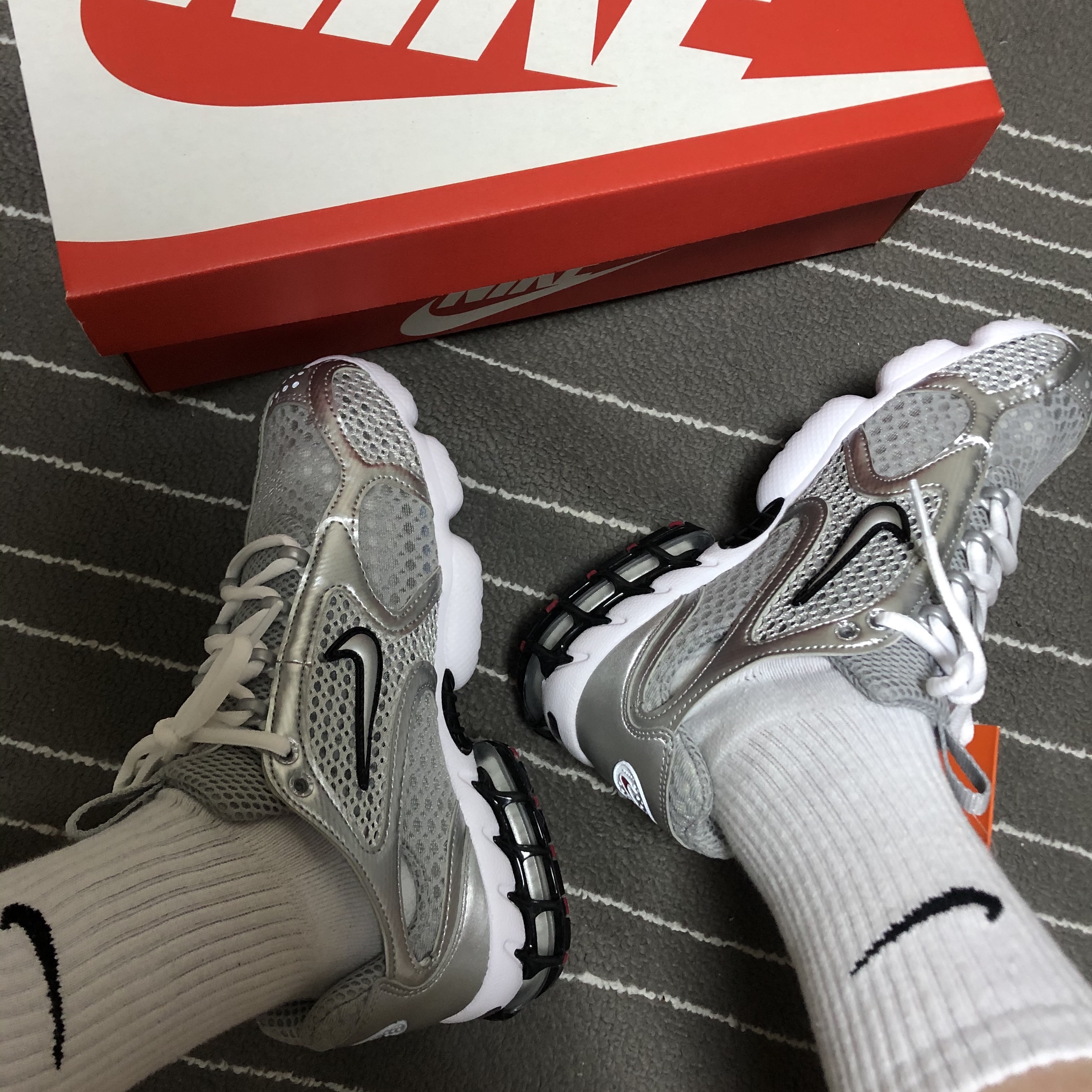 Nike Air Zoom Spiridon Cage 2 Metallic Silver 착용 스타일 - 2