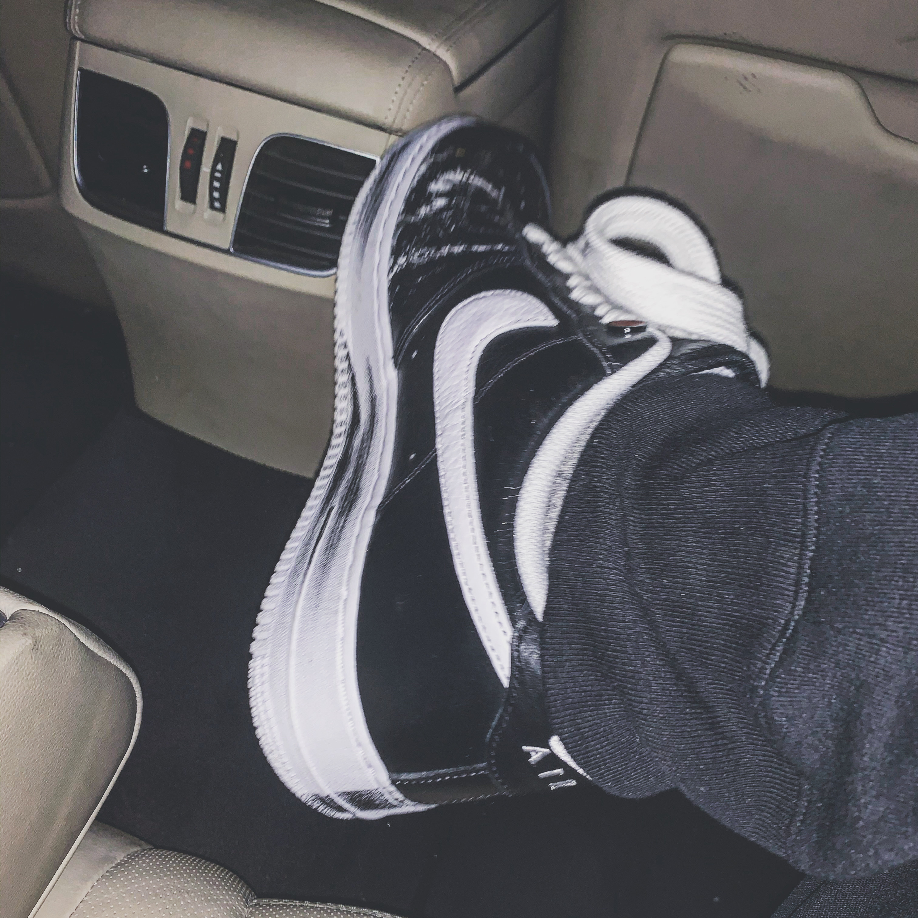 Nike x Peaceminusone Air Force 1 Low Para-Noise 착용 스타일
