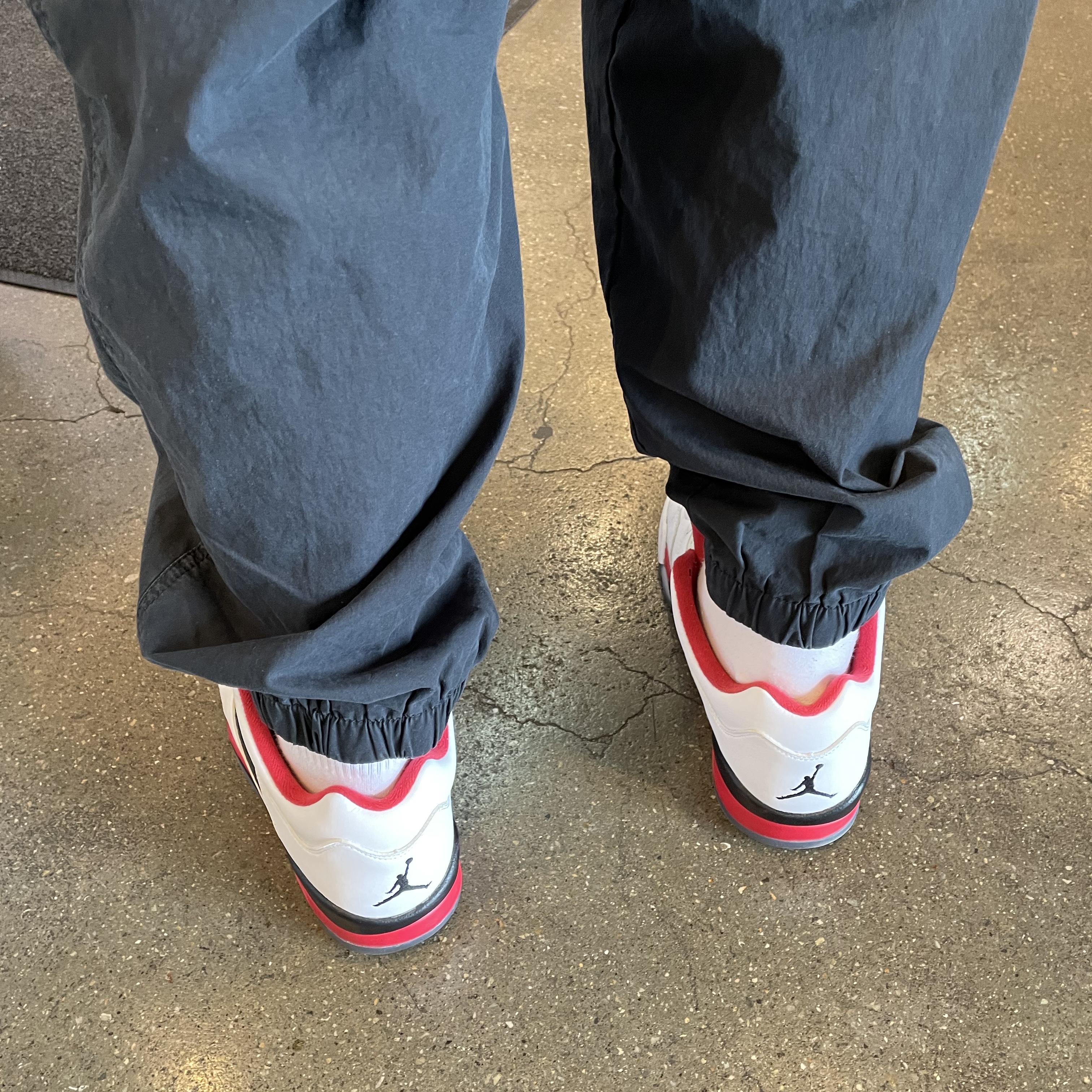 Jordan 5 Retro Low Fire Red 착용 스타일 - 4